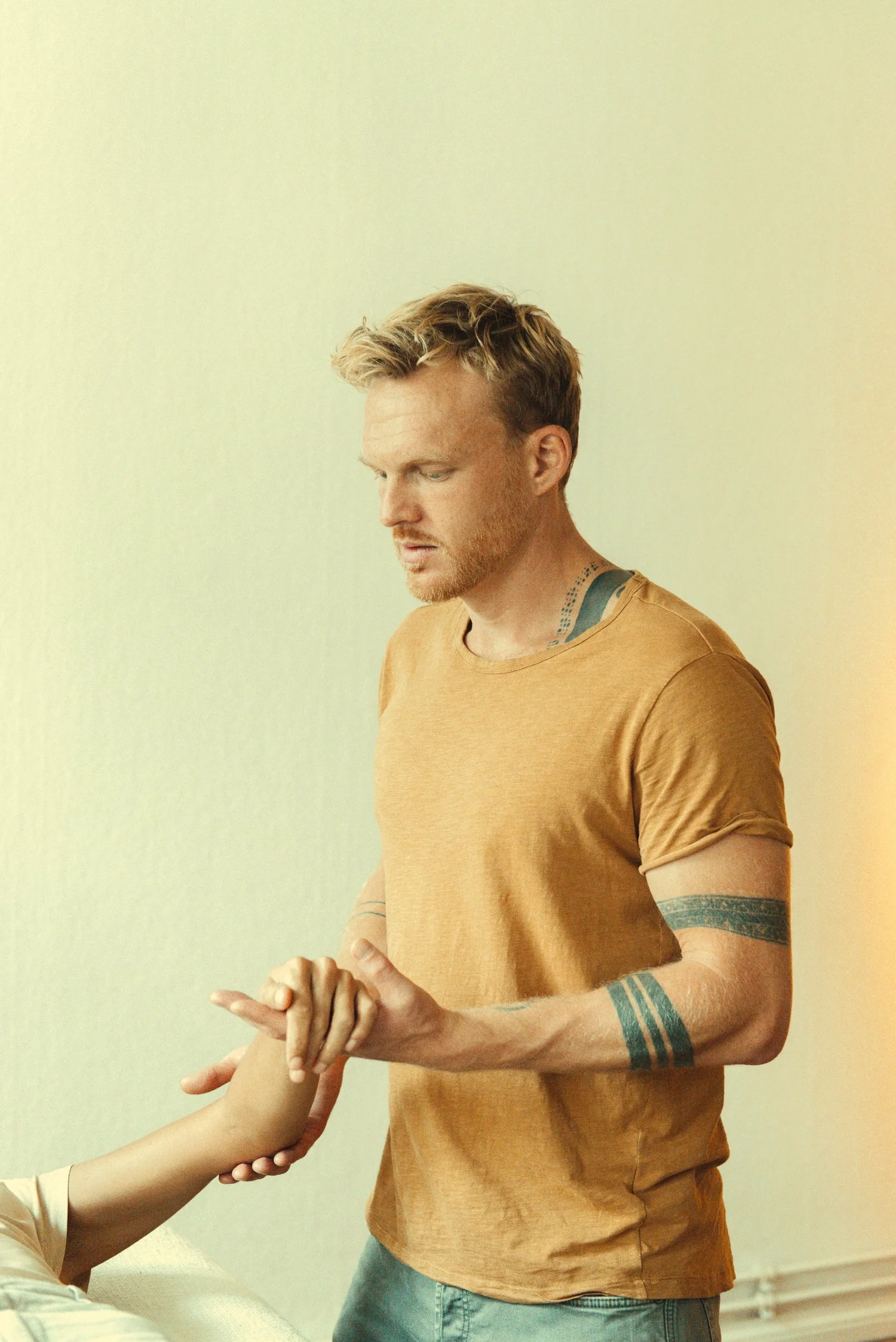 André Laubner during a hands-on somatic bodywork session
