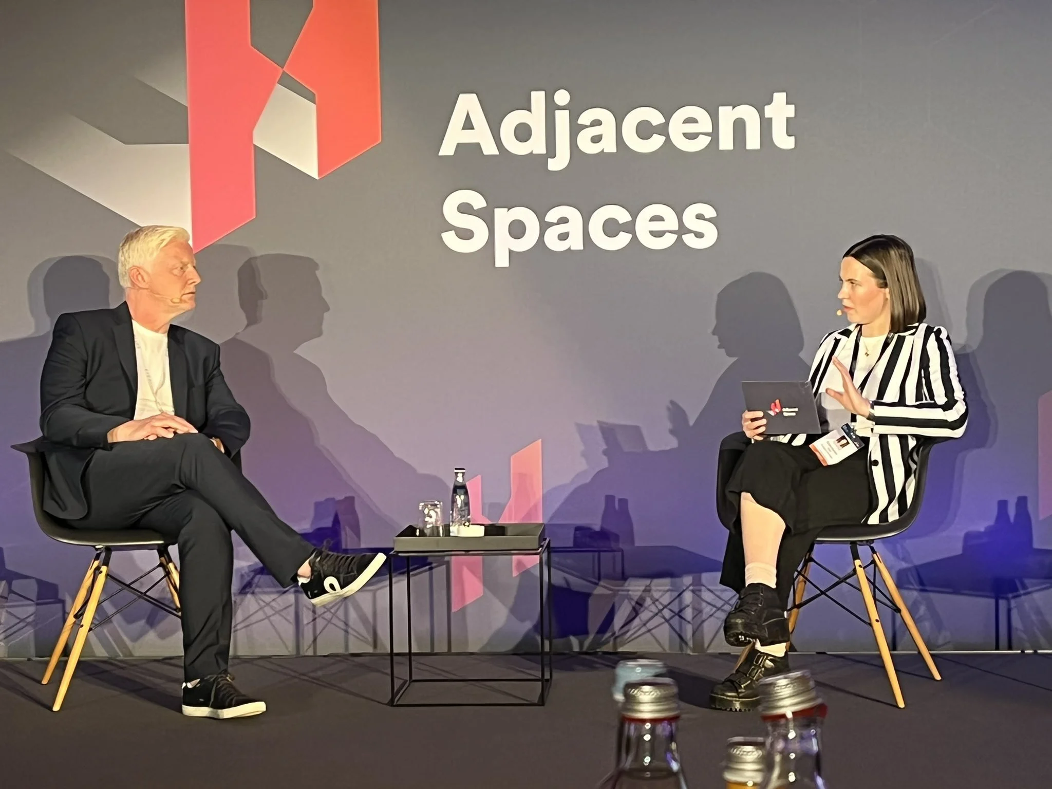 Eloise Hanson hosting a firesire chat with a US hotelier CEO at the International Hospitality Investment Forum. 