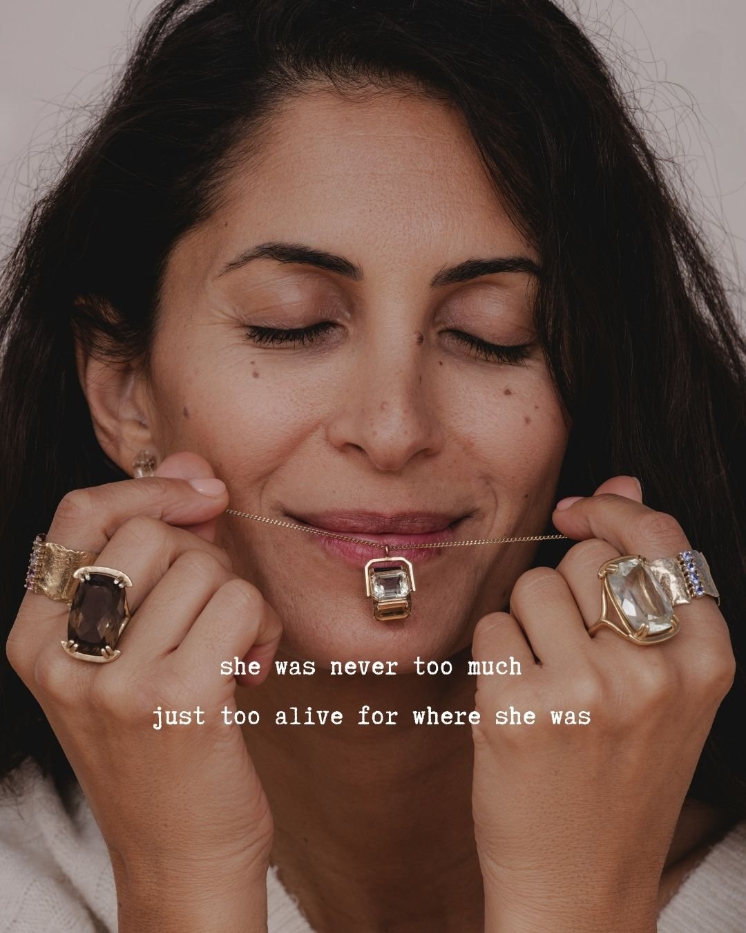 Embracing strength, resilience, and self-discovery through life's journey. Find your truth with grace and shine brightly.
#Strength #Resilience #SelfDiscovery #LifeJourney #FindYourTruth #ShineBrightly #EmbraceYourself