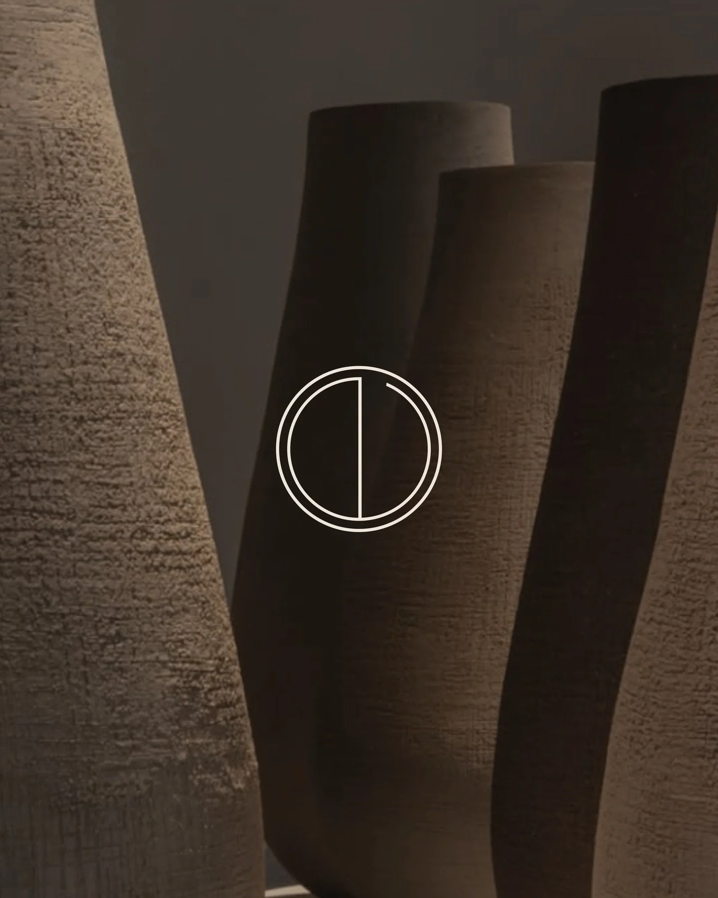 Een nieuw merk, gebouwd vanuit een heldere visie.

Voor @errooutdoorliving vertaalden we hun passie voor exclusieve buitenruimtes naar een branding met een high-end feeling die aansluit op het niveau van hun collectie. 

ERRO Outdoor Living is de par