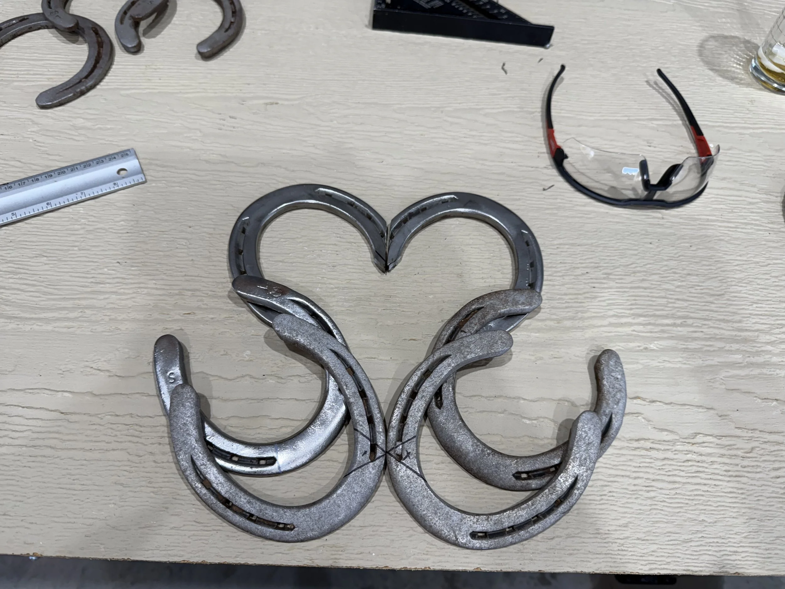 Preparing the angles fore the horse shoe heart