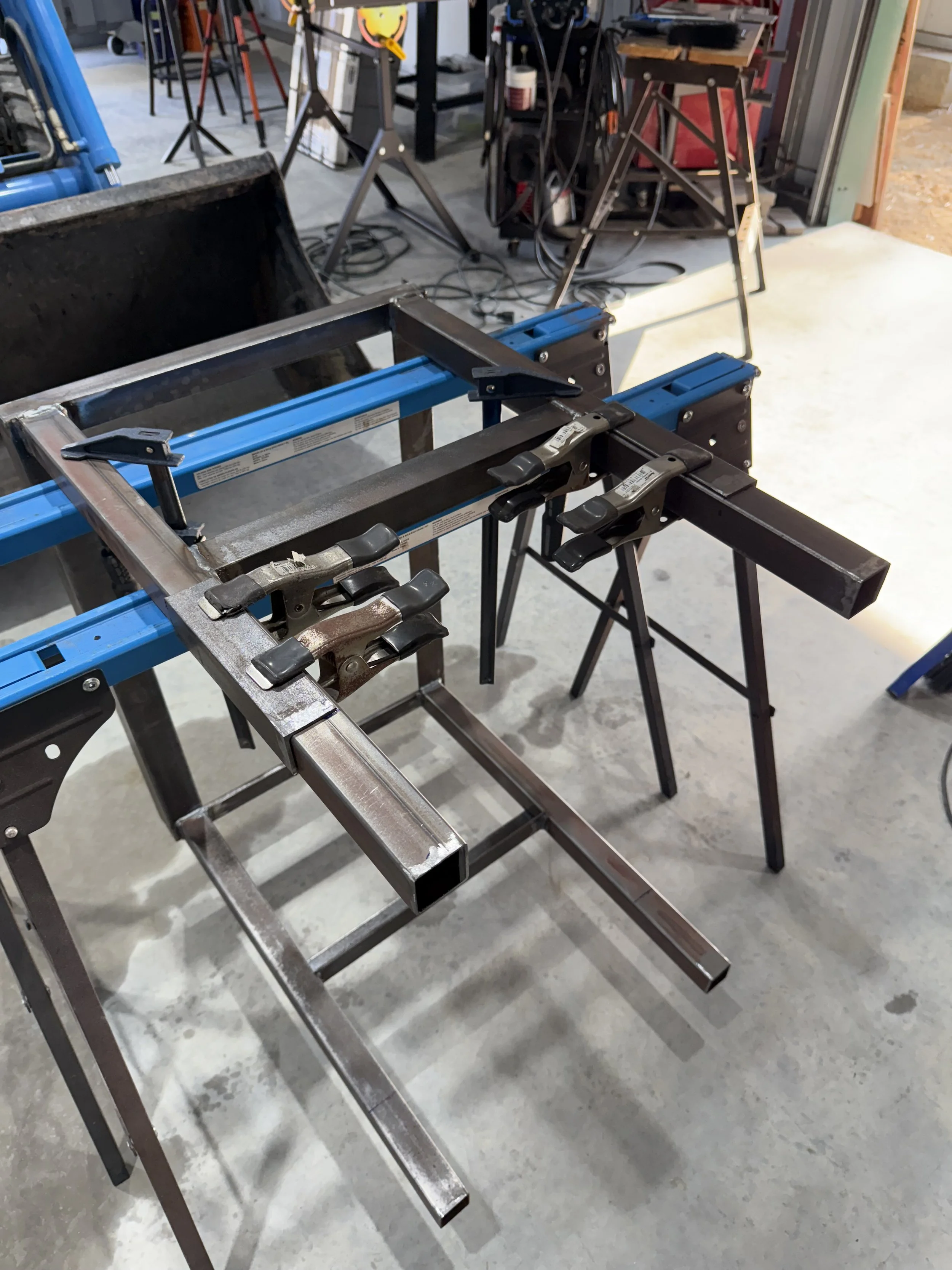 adjusting the leg height for welding table