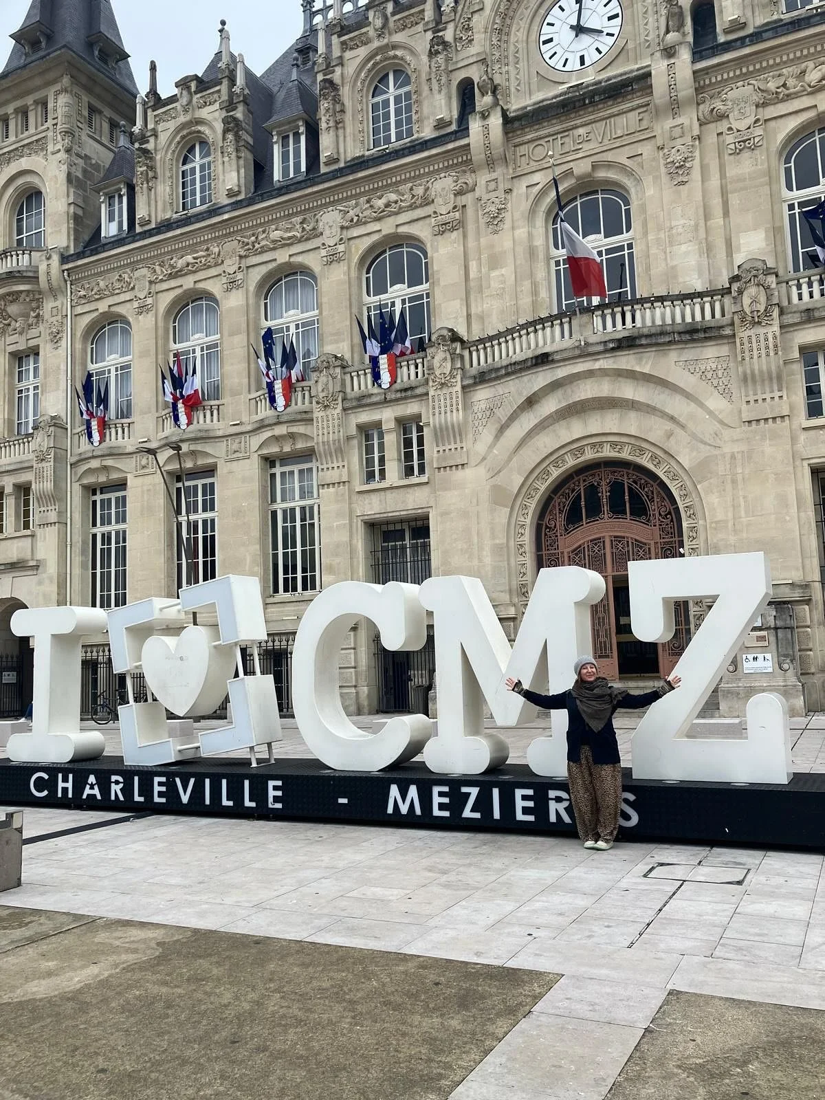 Research trip to @fmtmcharleville . First few days .  #charleville_m&eacute;zi&egrave;res #fmtm #puppetfestival @ciaortiga my favourite so far 🌧️