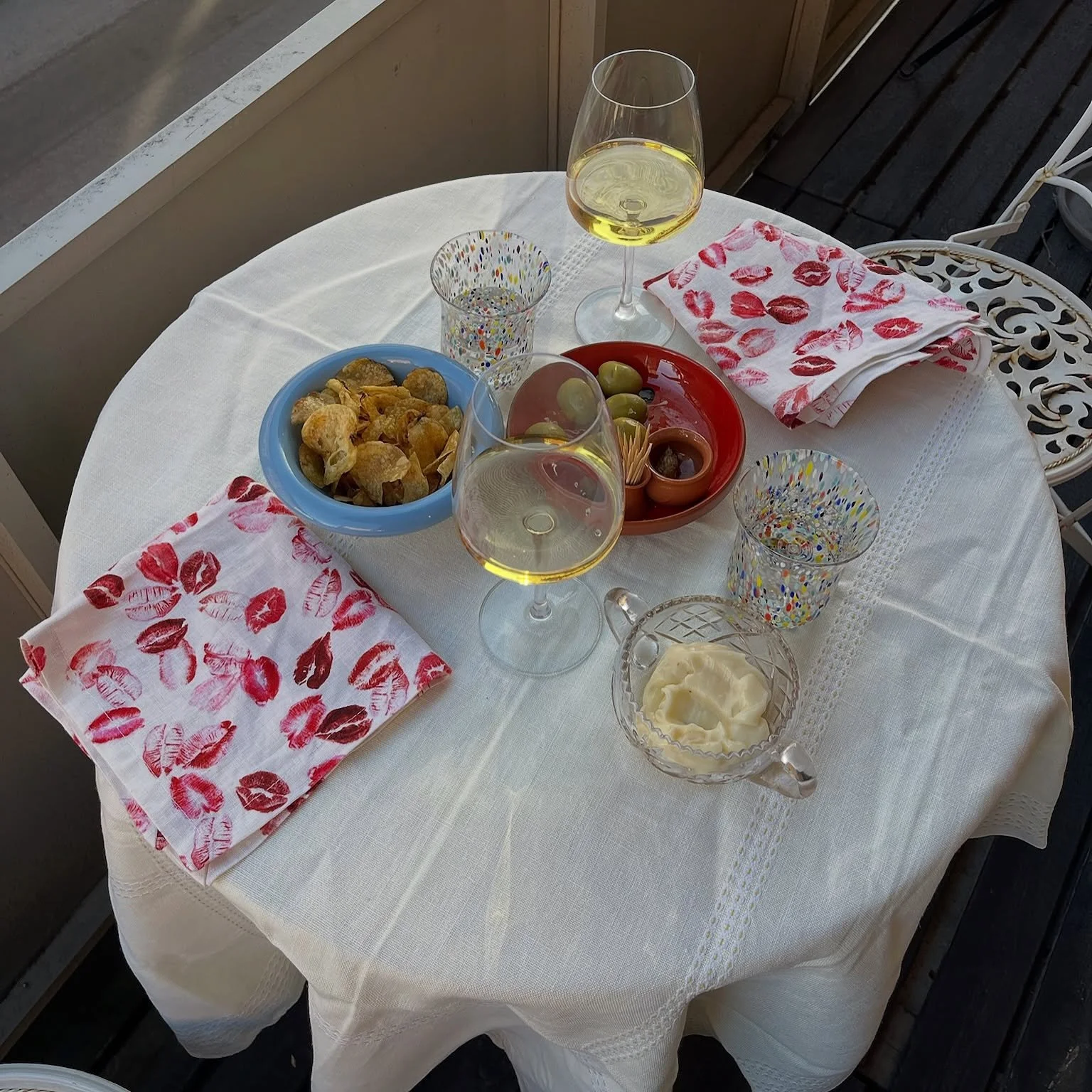 July - Chardonnay on the balcony together in Stockholm with crisps, olives and of course our Lips Series napkins

Olivia&rsquo;s parents came to stay and of course stuck to our tradition of having @parsonsnosebutchers kebabs with pillowy flatbreads, 