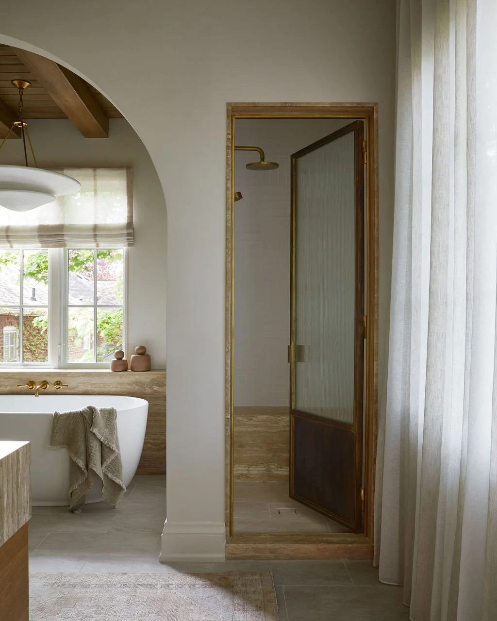 CollectiveStudio_Heathdale_02_ShowerDoor.jpg