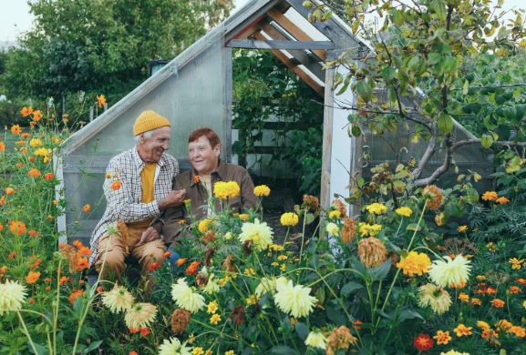 🏡 Live-In Care vs Residential Care: Why More Families Are Choosing Care at Home