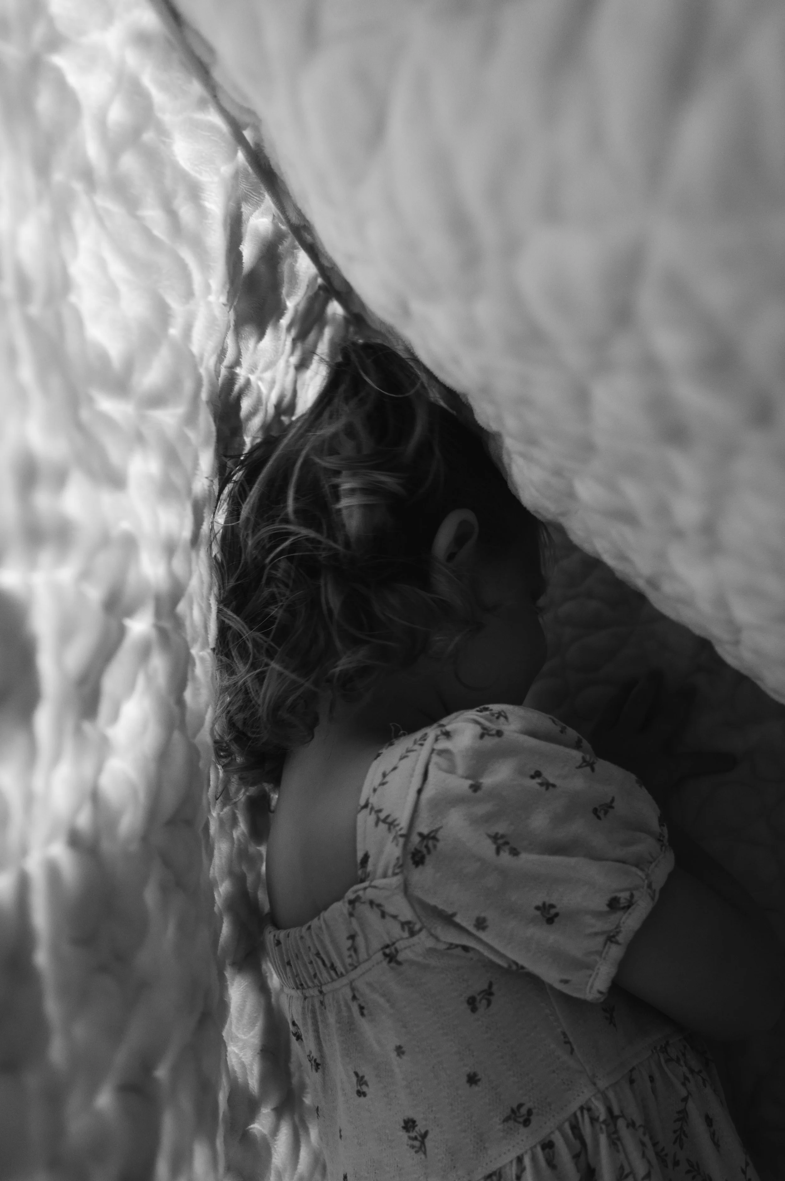 girl inside blanket outside, affordable, clarksville tn photographer, nashville tn photographer, family photographer