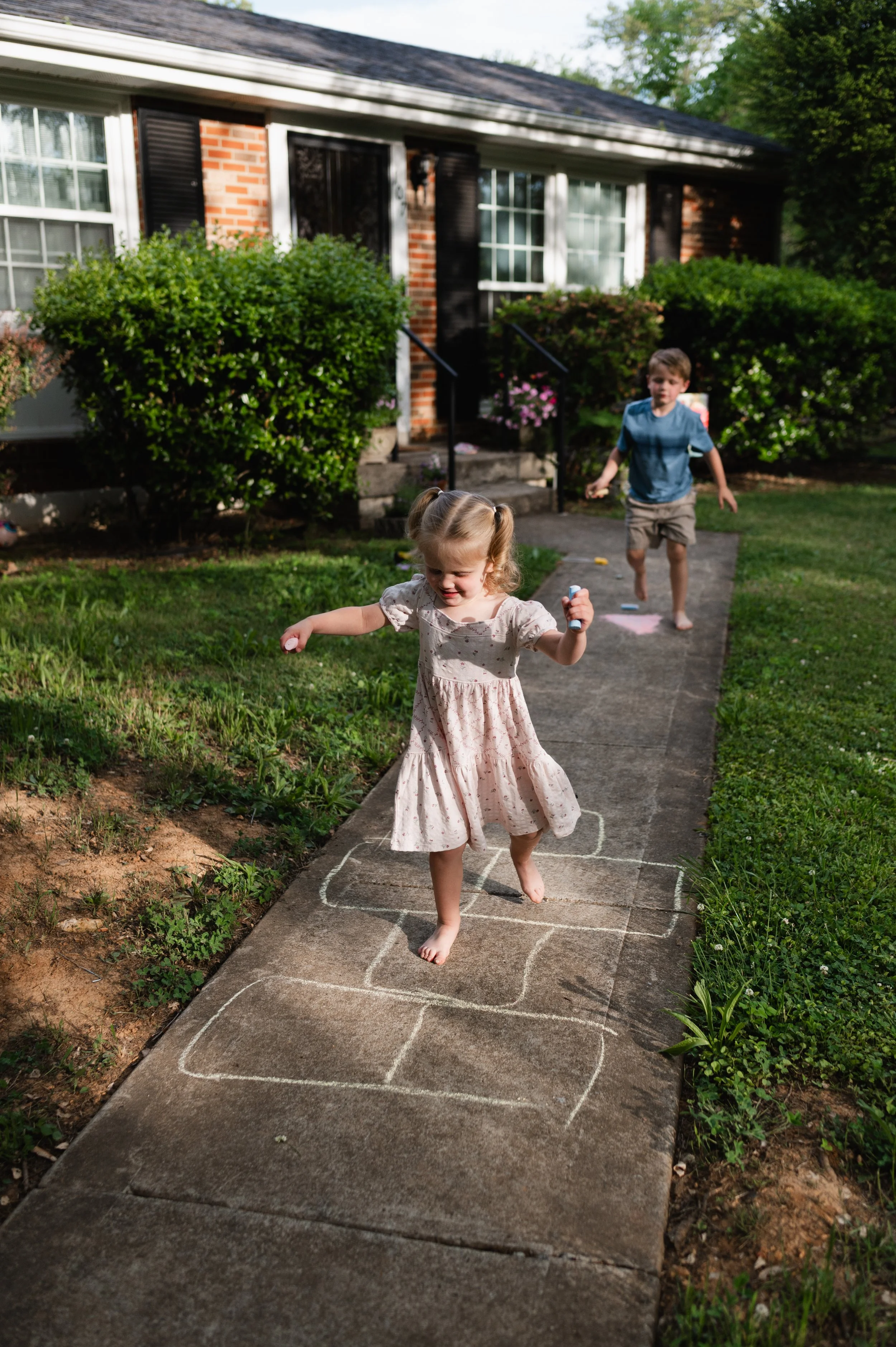 girl plays hopscotch, affordable, family photographer clarksville tennessee, family photographer nashville tennessee
