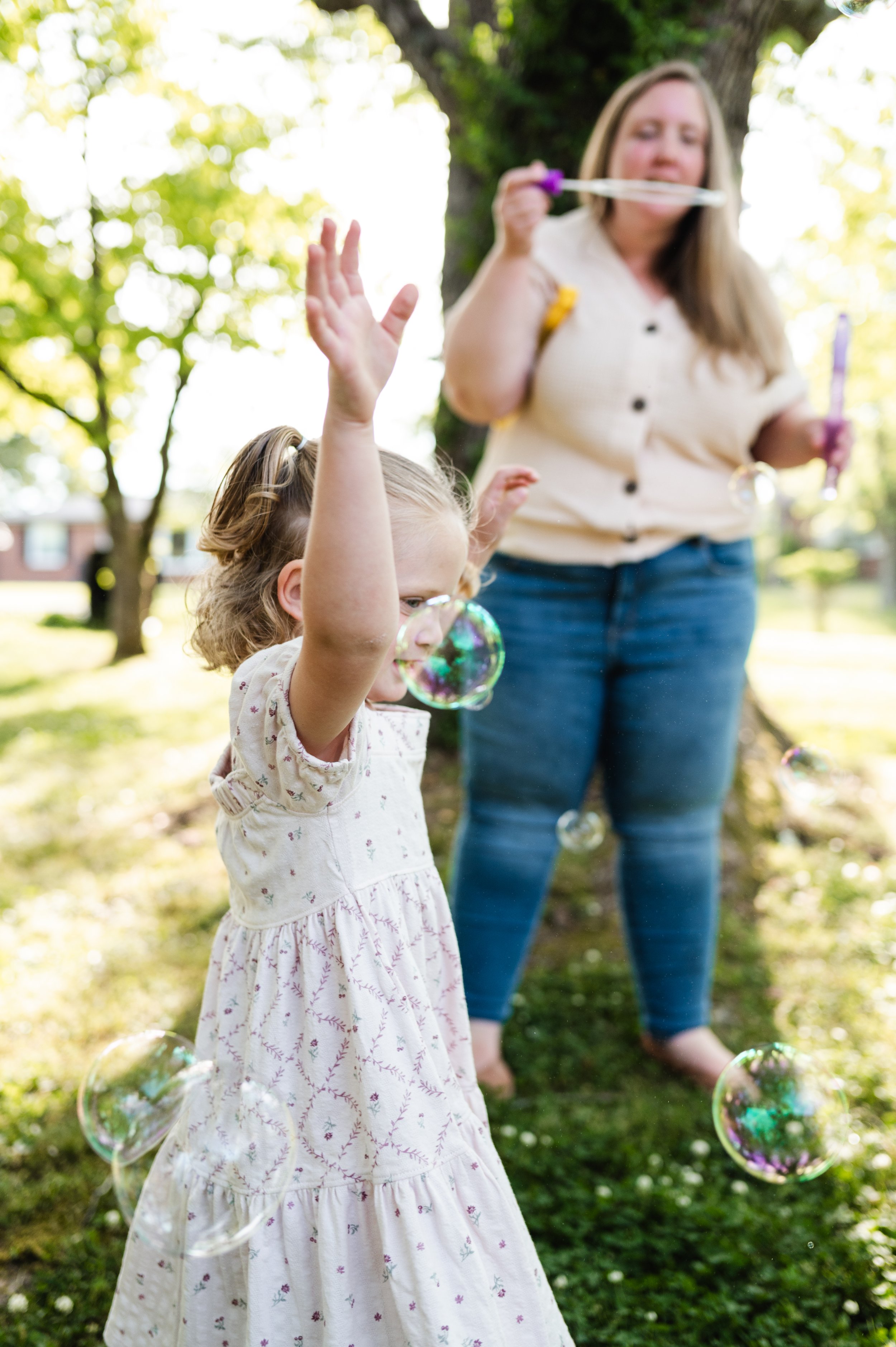 woman and child with bubbles, clarksville tn, affordable, nashville tn, motherhood photographer, family photographer