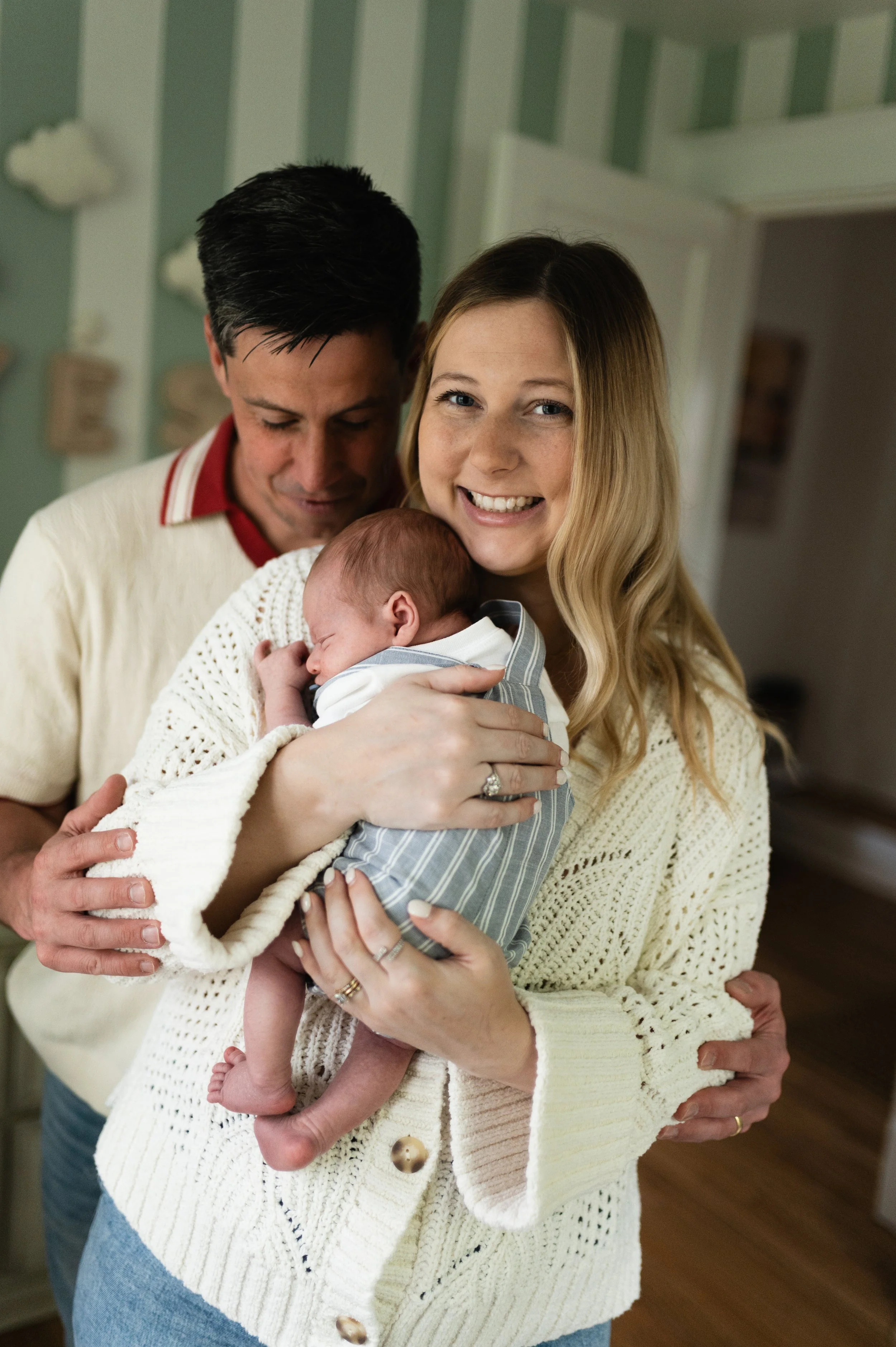 mom and dad with newborn, clarksville tn, nashville tn, newborn photographer, newborn photos, affordable