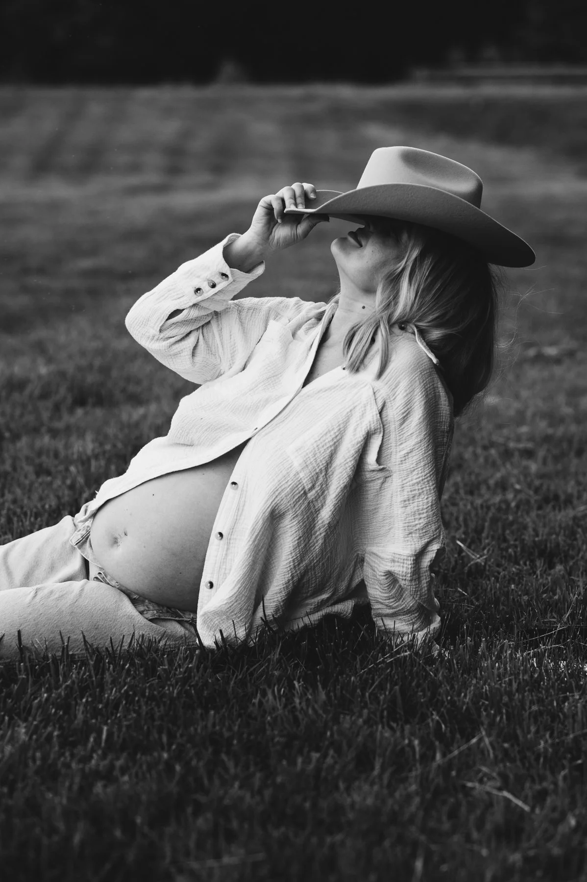 western-theme-summer-maternity-blonde-02.jpg