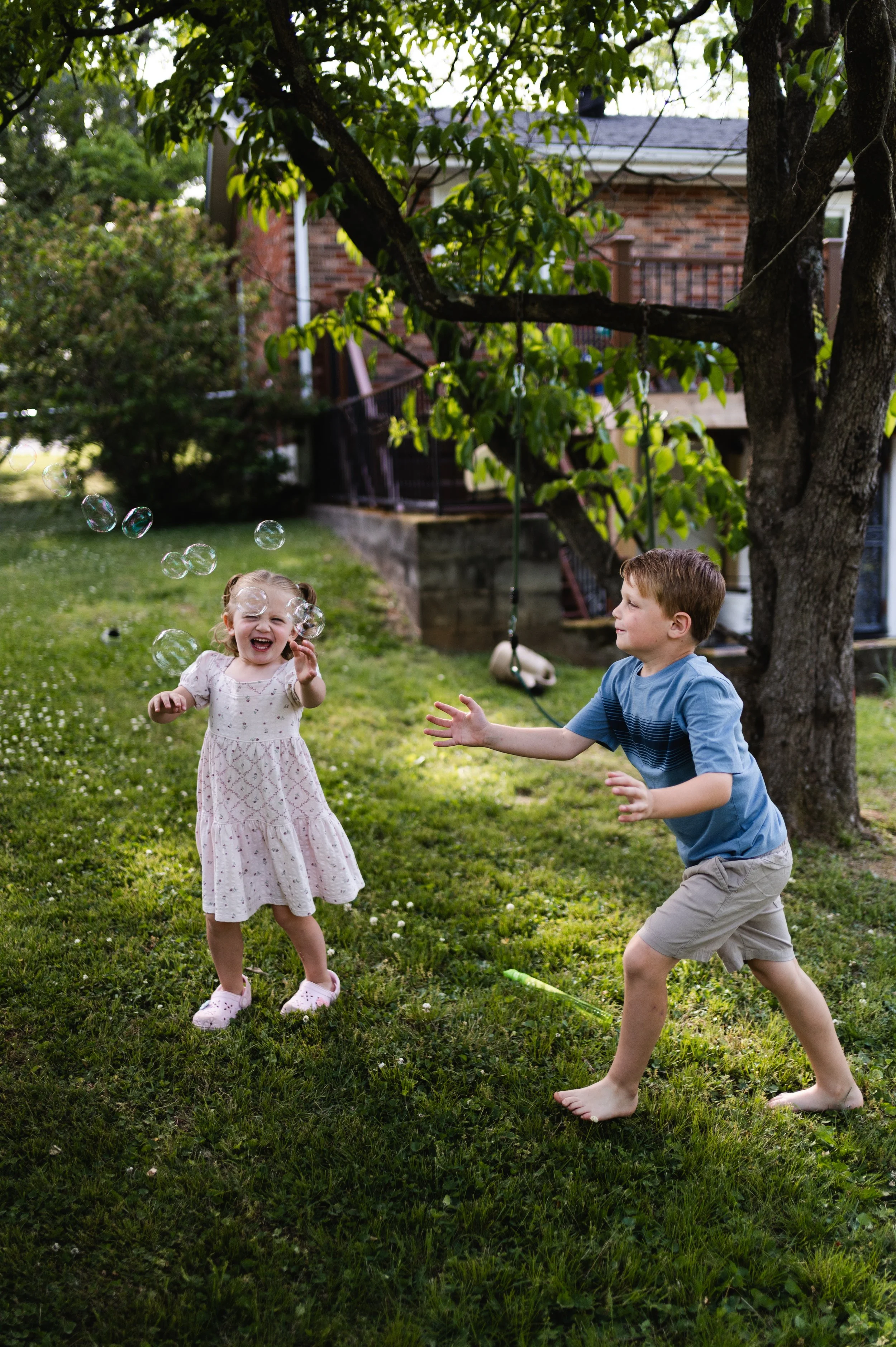 children chasing bubbles, motherhood photographer clarksville tn, motherhood photographer nashville tn, affordable