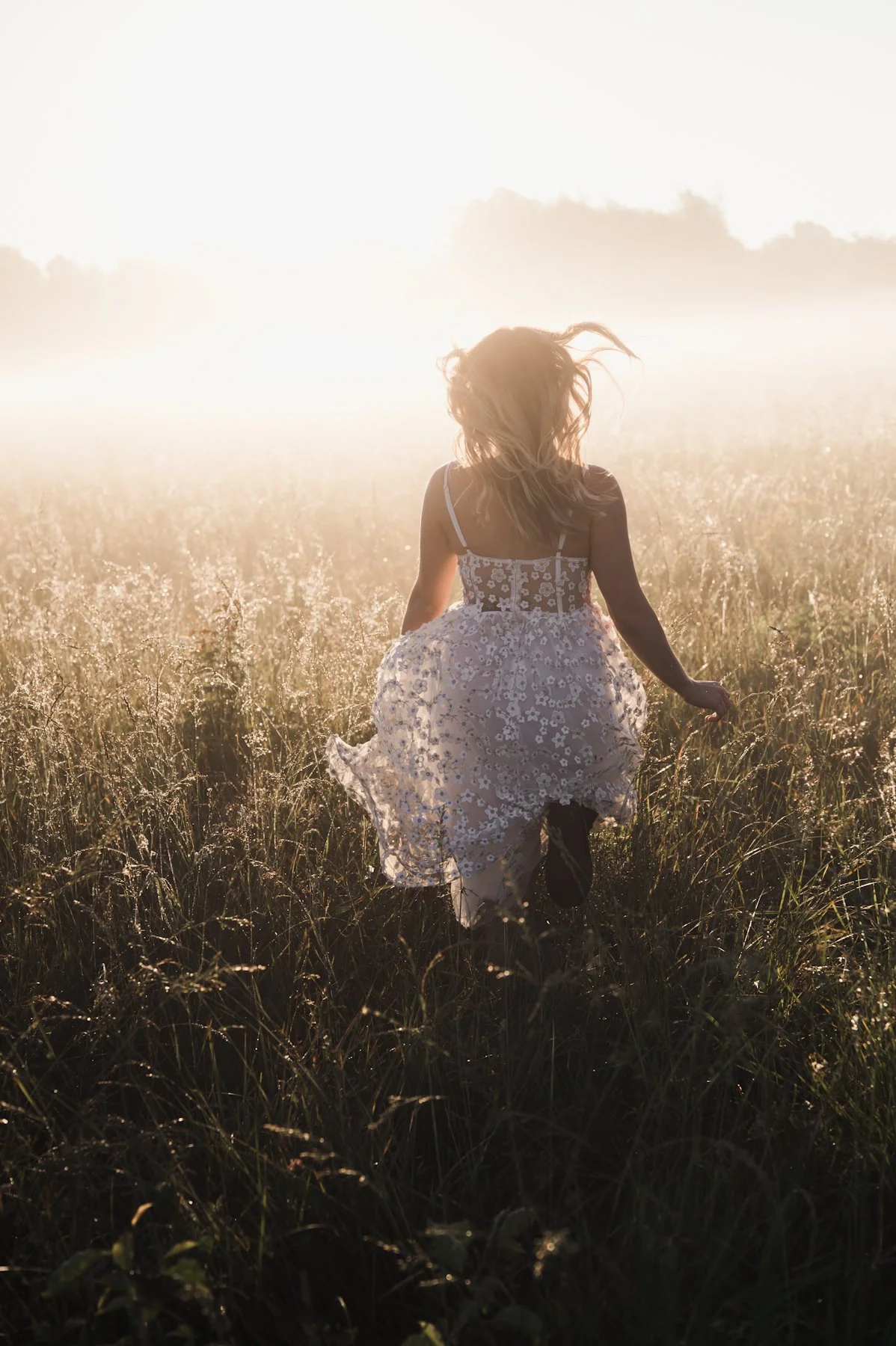 blonde-woman-sunrise-golden-hour-field.JPG