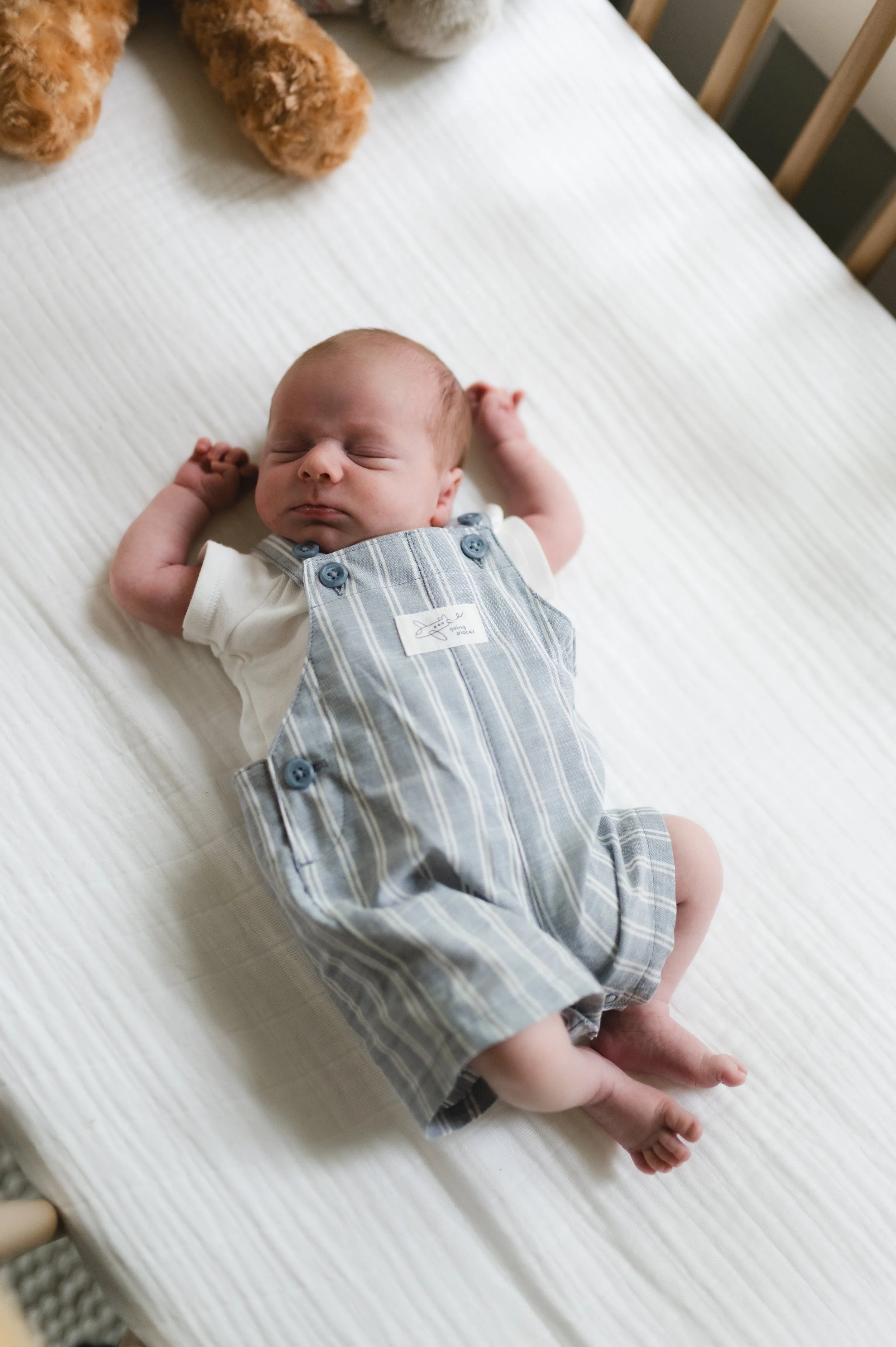 newborn sleeping in crib in nursery, clarksville tennessee, nashville tennessee, madison tennessee, affordable, newborn photographer