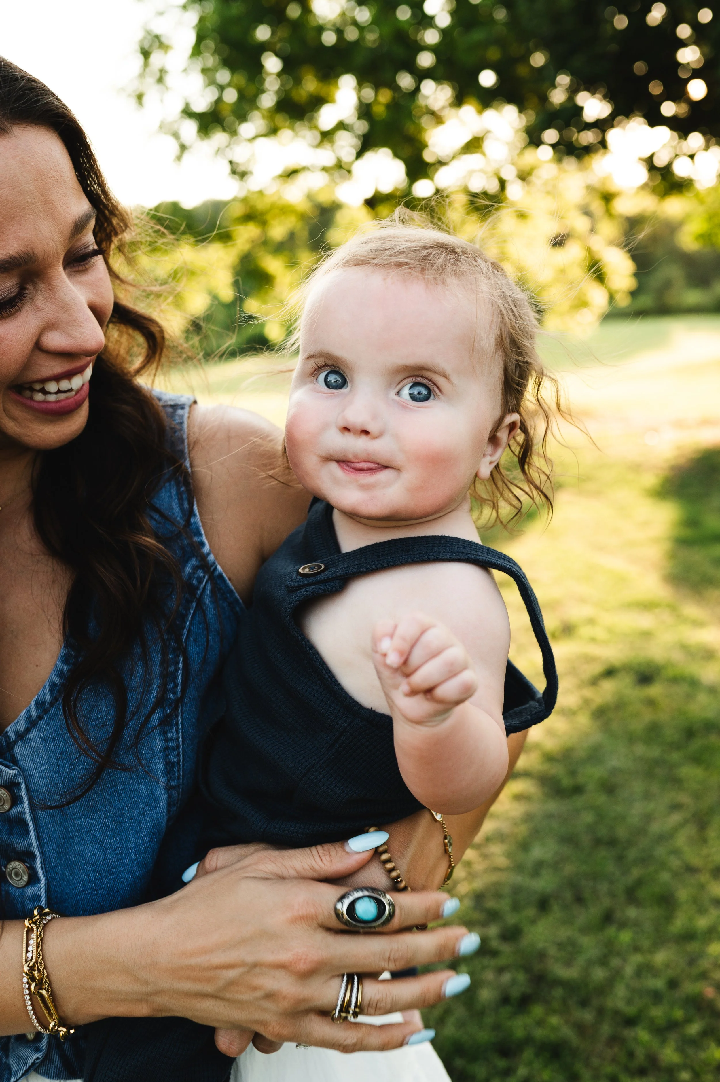 smiling mother and baby, family photos, photographer, clarksville tennessee