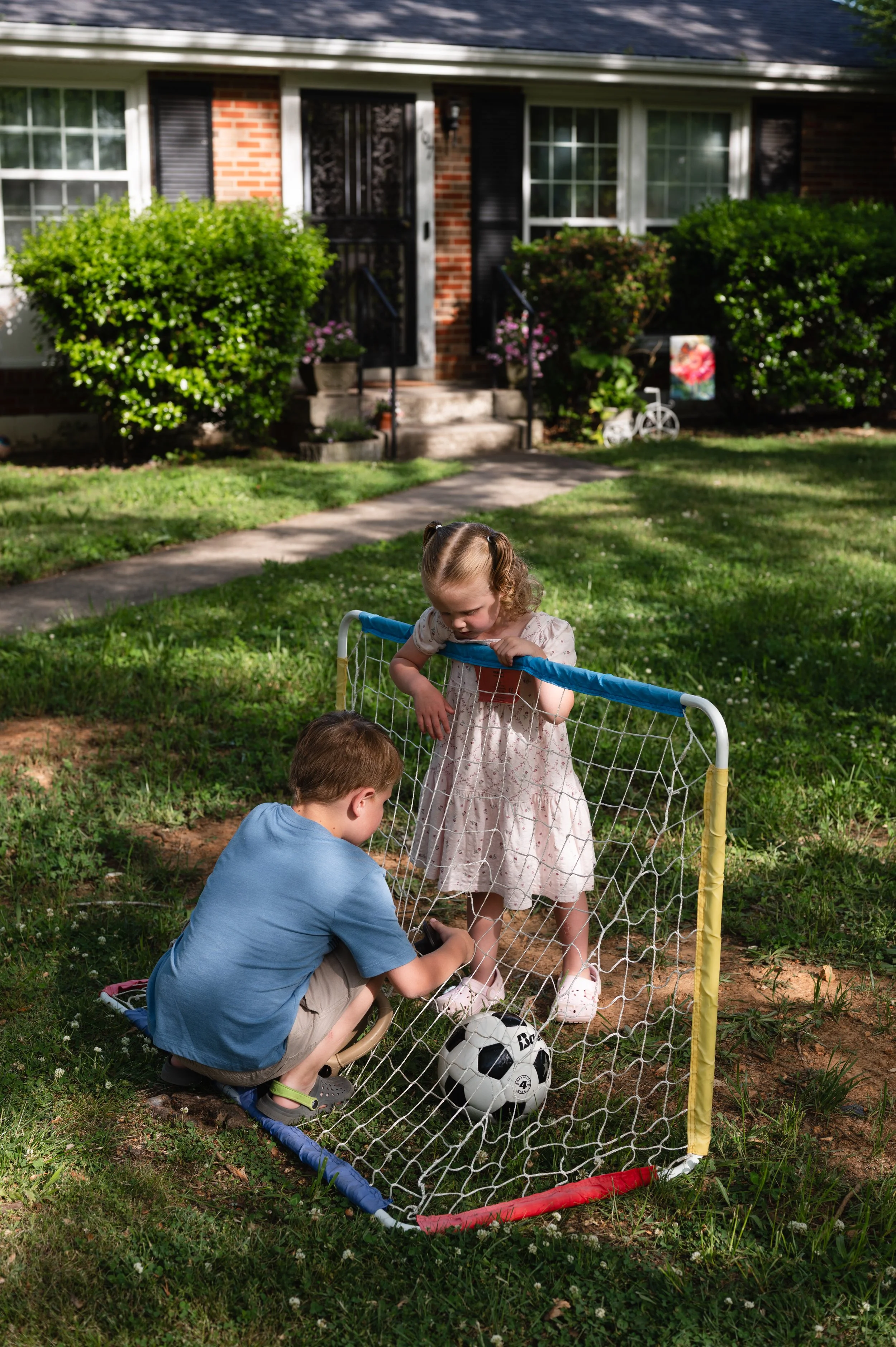 motherhood photographer, family photographer, clarksville tn, nashville tn, affordable, kids with soccer net