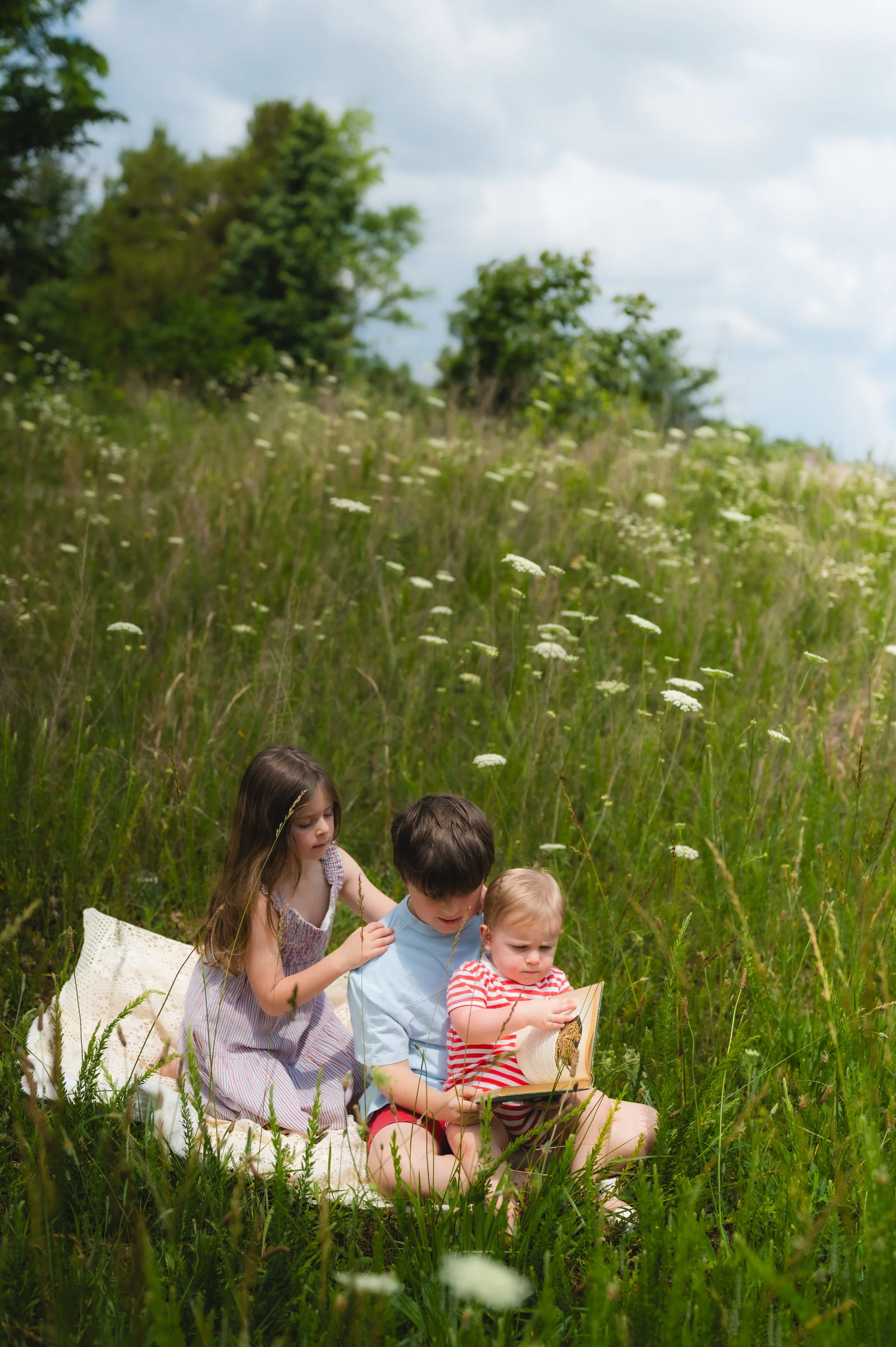 children reading in open flower field, whimsical, family photos, photographer, clarksville and nashville tennessee