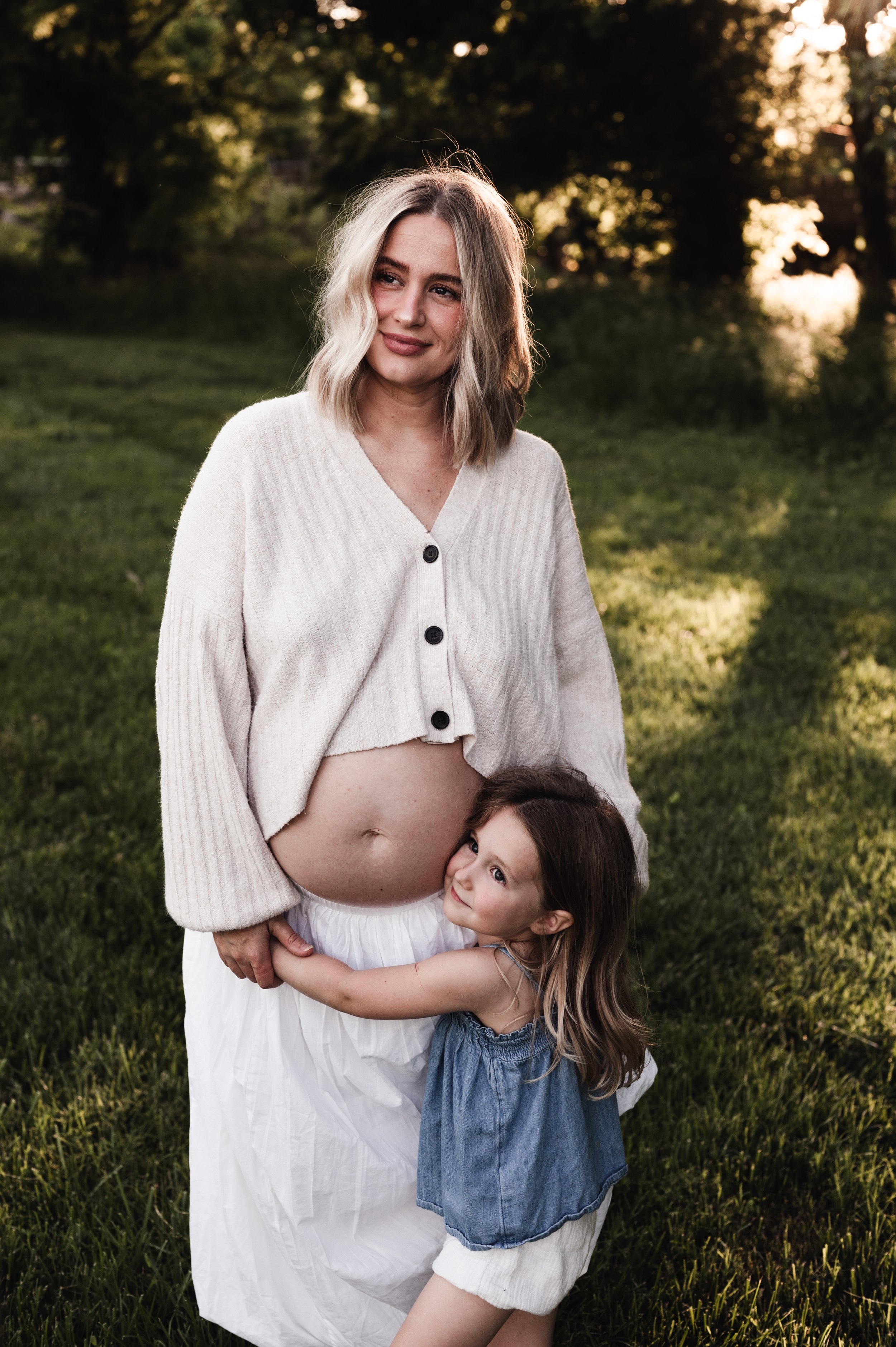 pregnant woman with child, maternity photos, maternity photographer, clarksville tn, nashville tn, affordable