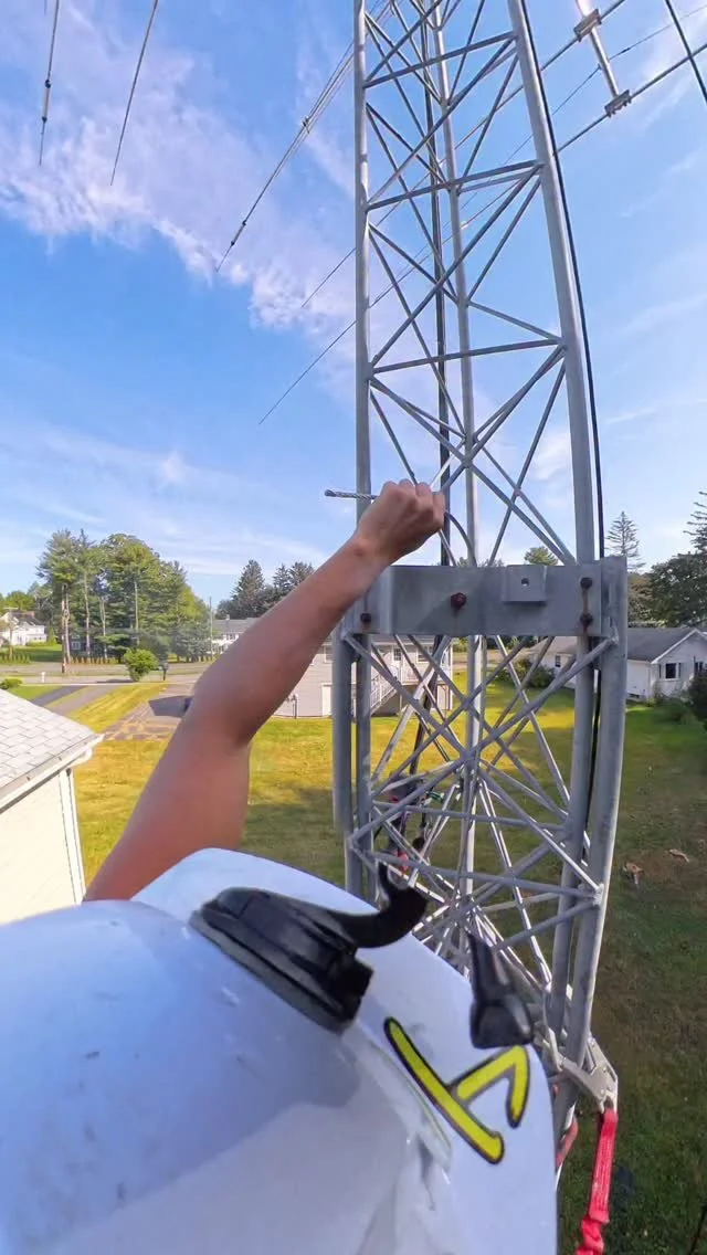 🛠️ Cable Replacement on a 38’ USTower 📡
Replacing crankup tower cables is simple — but only if you do it right. Spraying yearly with Lube6 prevents premature deterioration of the steel cables. This time, we swapped out rusted hardware