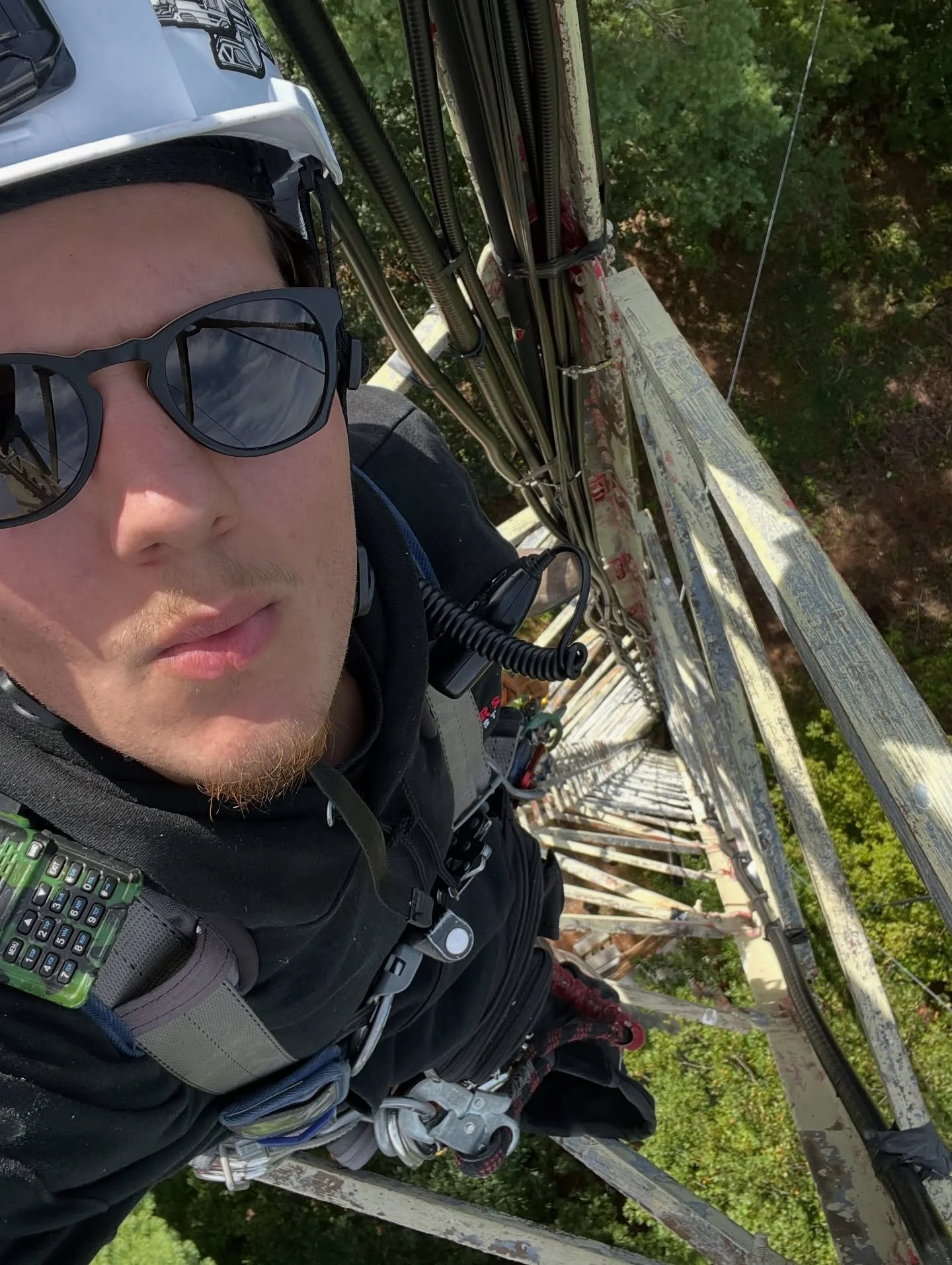 Installing a 2M Omni for a repeater system up here in New Hampshire! 📡
It’s that time of year — chilly in the morning and 75° by the afternoon. Gotta love New England weather. 🍂☀️
#VCTowers #hamradio247 #towerclimbing #rigginglif
