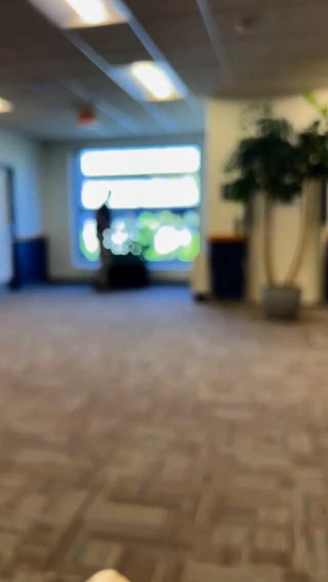 🐦 Bird in the Ops Center ✈️
While renewing my SIDA badge at the Jetport operations center yesterday, a little bird found its way inside and started to panic, trying to find a way out. Not your typical airport day!
Tower work keeps us busy, but we