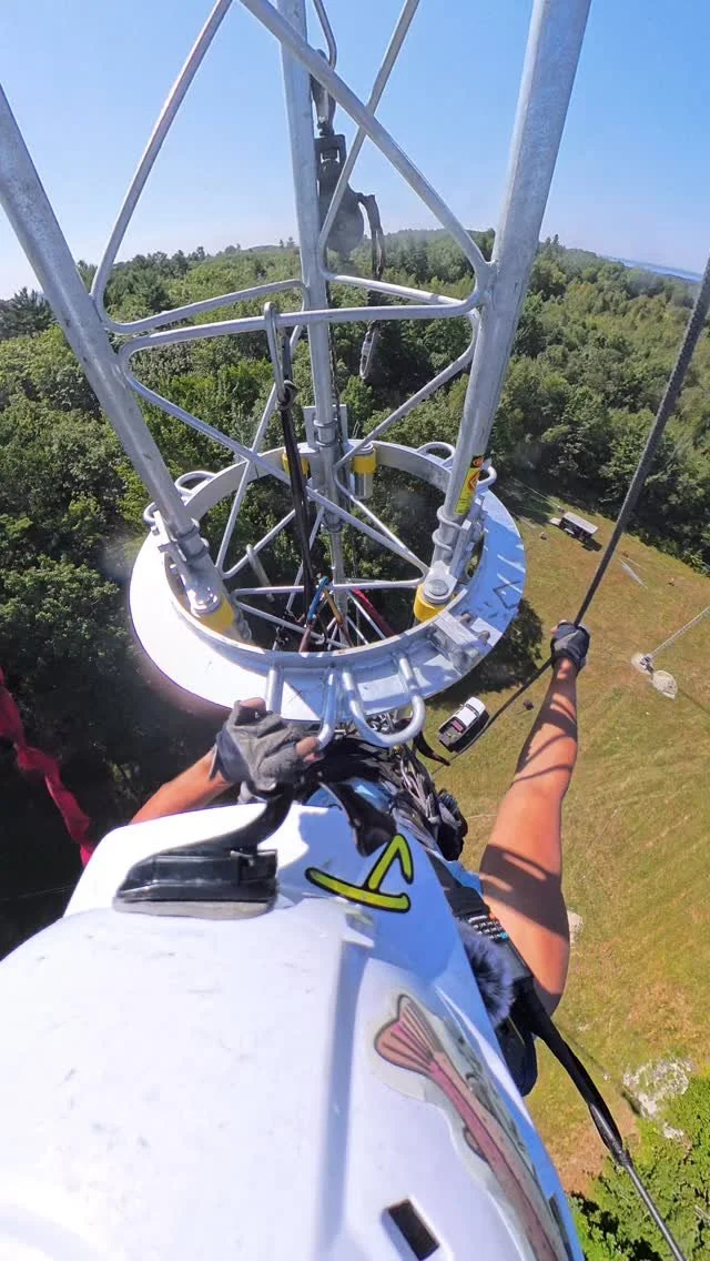 🔩 Rotating Ring Hardware Check 🔄
Installed this rotating ring so the entire tower can rotate 360°. Spinning smooth — next step is getting the guy wires on to lock it all down. ⚙️💪
#VCTowers #hamradio247 #towerclimbing #rigginglife #ham