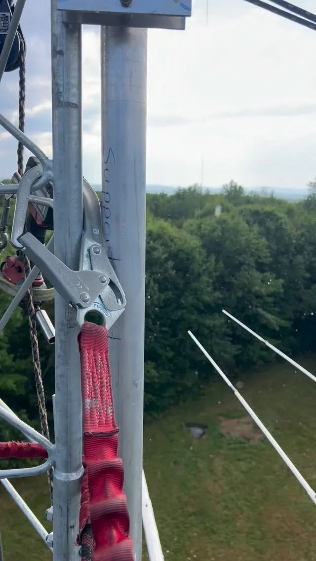 🎧 Listen closely — this heavy rain sounds just like an ice storm in the winter. ❄️🌧️
Waiting out this quick passing shower while building a mega station. 💪📡
#VCTowers #hamradio247 #towerclimbing #rigginglife #fieldwork #bluecollarlife #ski