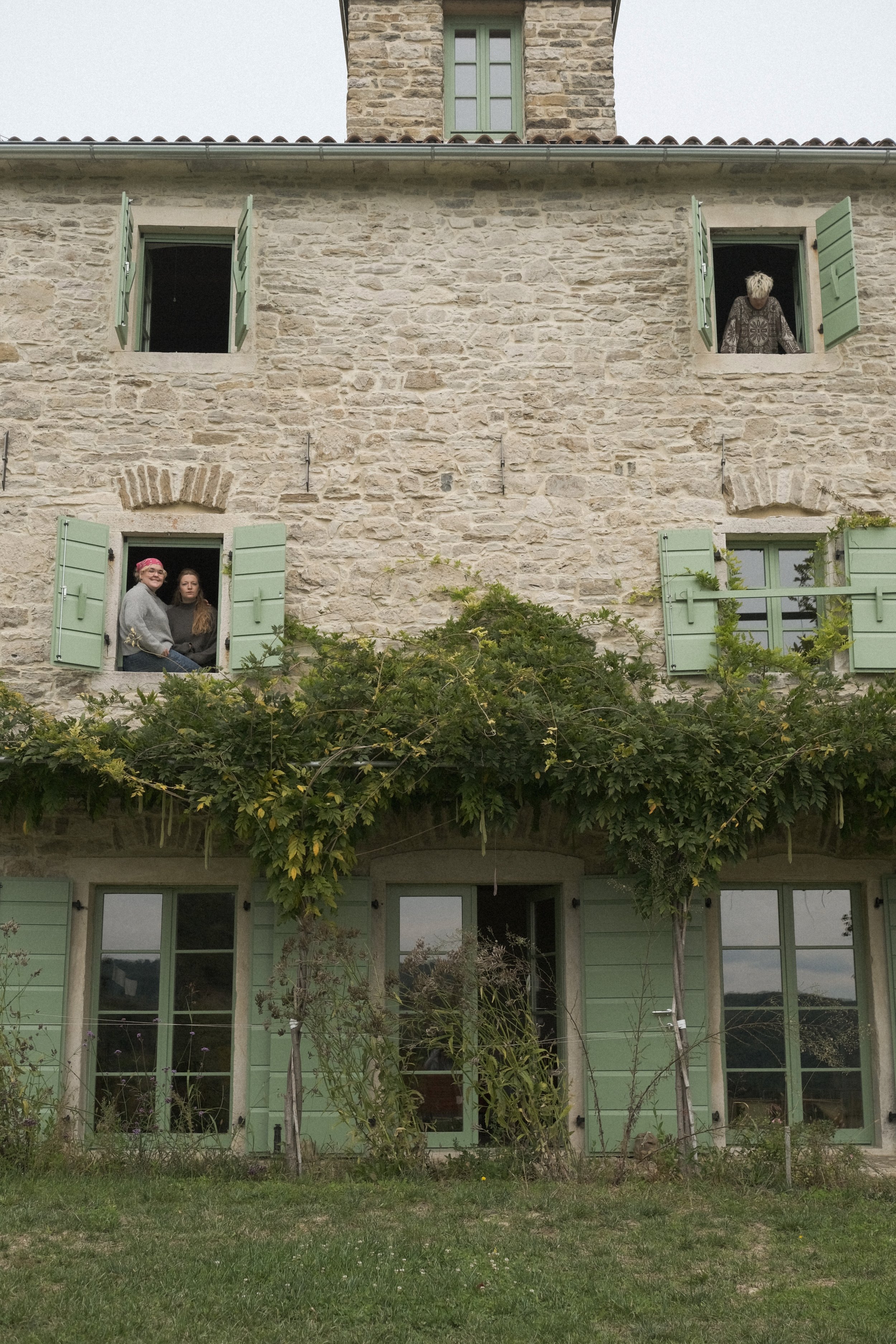Friends looking out the windows of Stanzia
