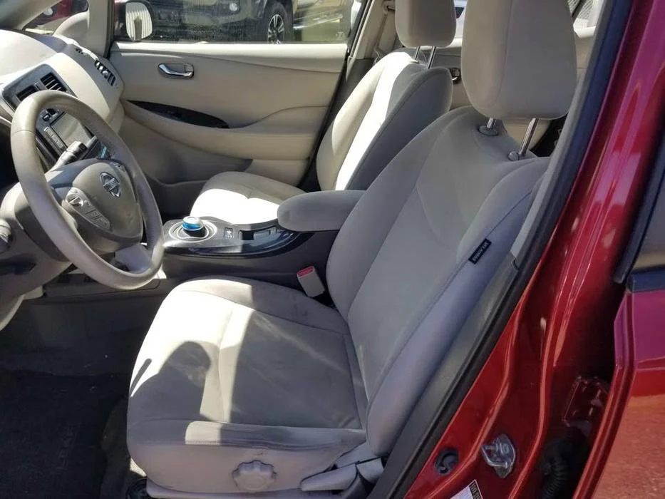 2012 nissan leaf 5 of 7.jpg