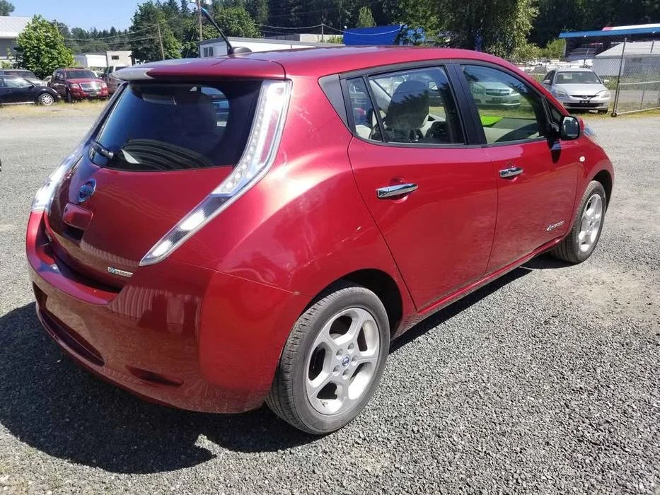2012 nissan leaf 3 of 7.jpg