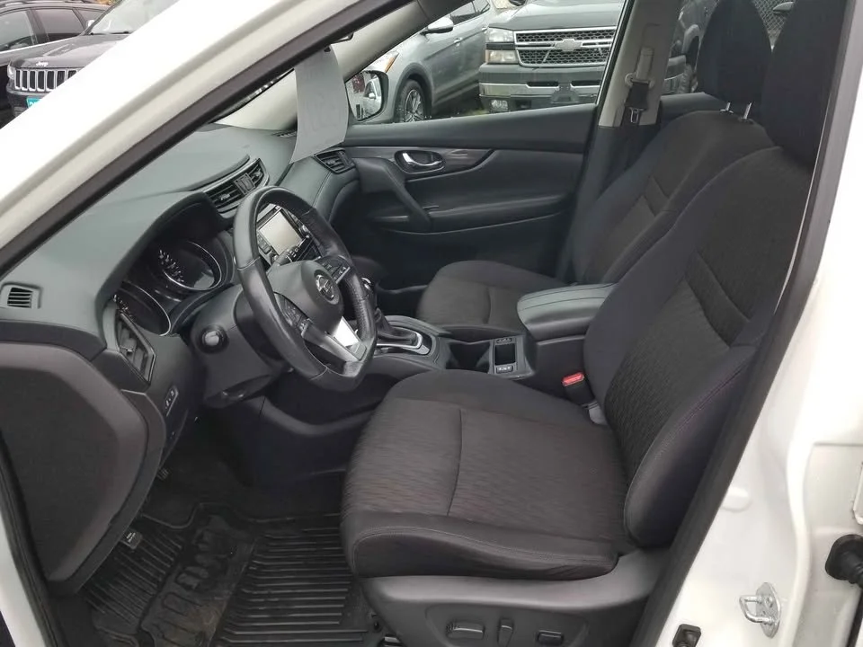 2017 Nissan Rogue SV AWD 5.jpg