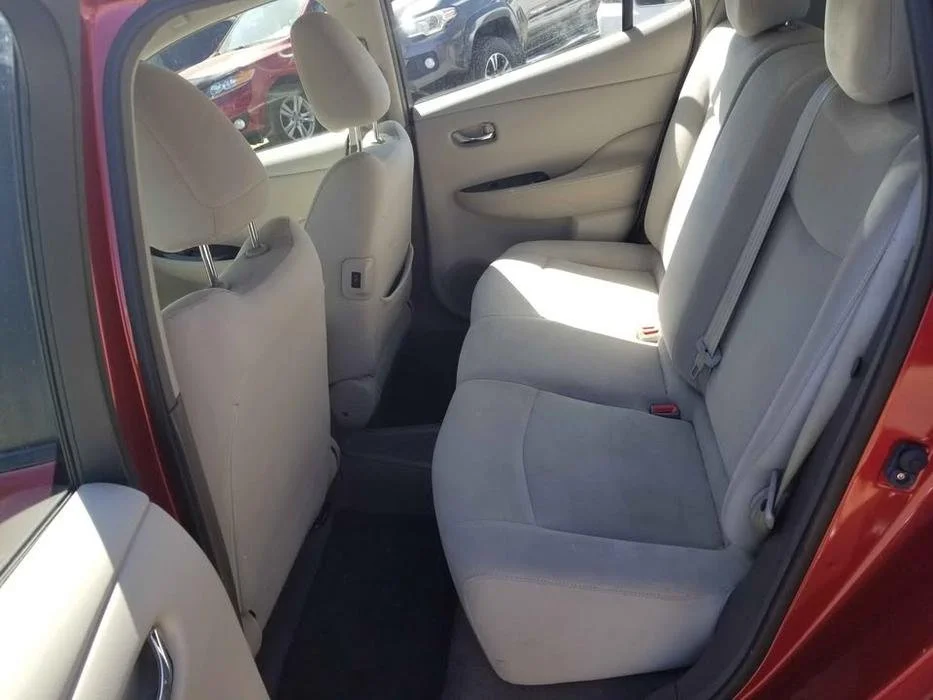 2012 nissan leaf 7 of 7.jpg