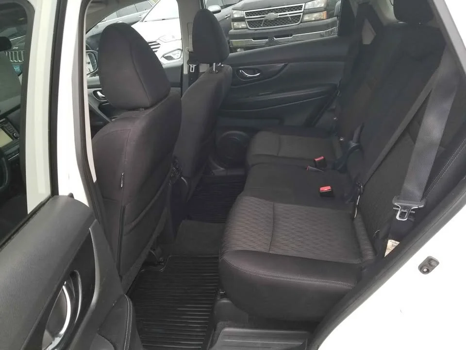 2017 Nissan Rogue SV AWD 8.jpg