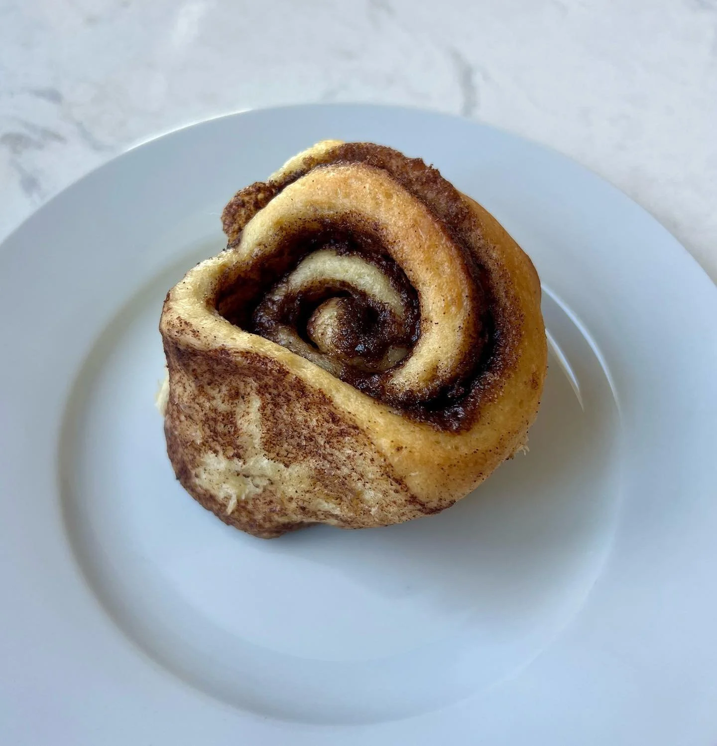 Time to roll that dough! 😄

These past few weeks I&rsquo;ve been using my friends&rsquo; and family&rsquo;s kitchens and experimenting with some new recipes. 

Pictured here: 
(1) cinnamon rolls with vanilla cream cheese frosting and Biscoff cookie 