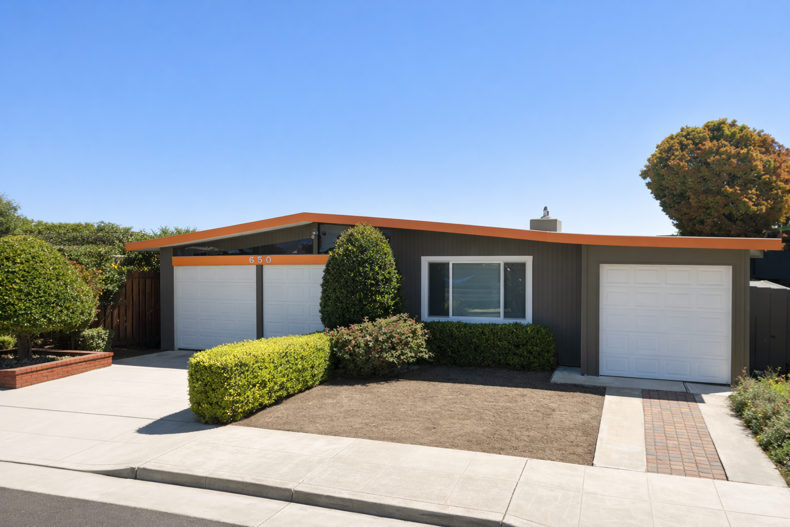 The Eichler Neighborhood of 19th Avenue Park in San Mateo