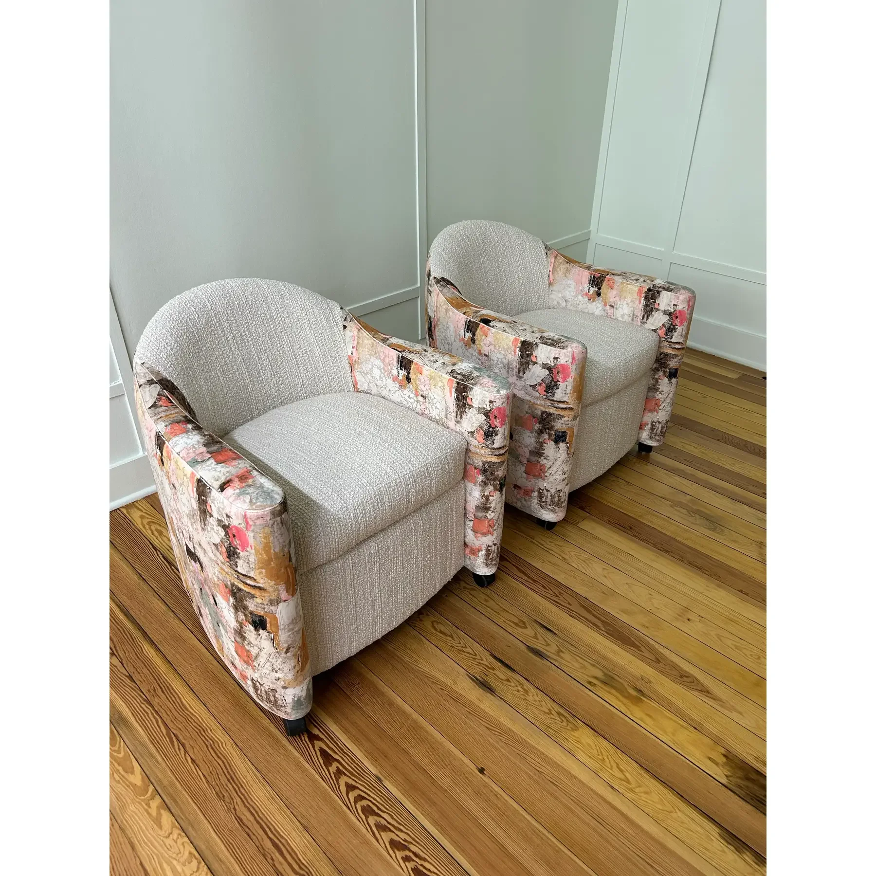 pair-of-1990s-brueton-swivel-chairs-newly-upholstered-in-kravet-chenille-and-fabricut-printed-velvet-4018.webp