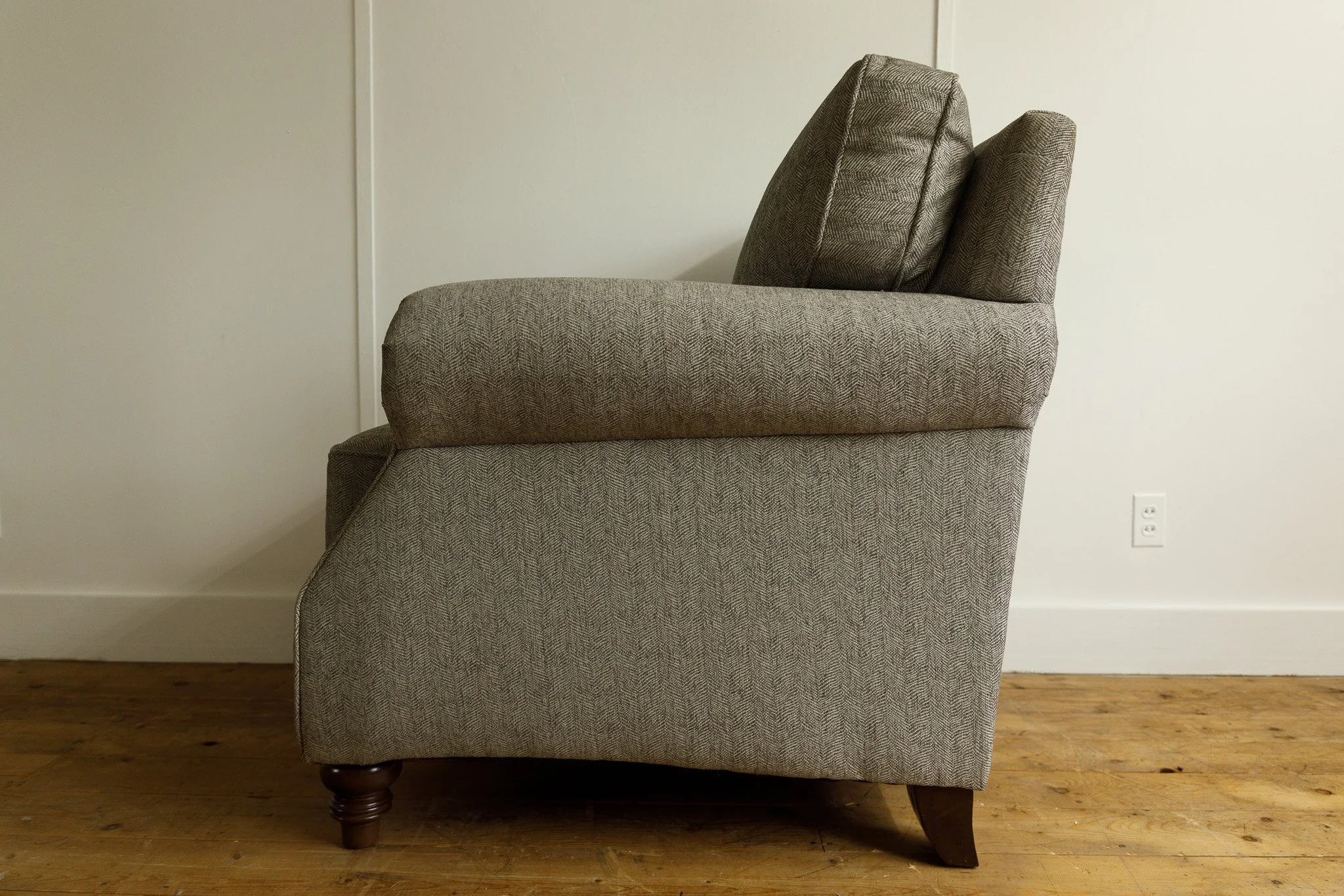 craftmaster-living-room-chair-left-side.jpg