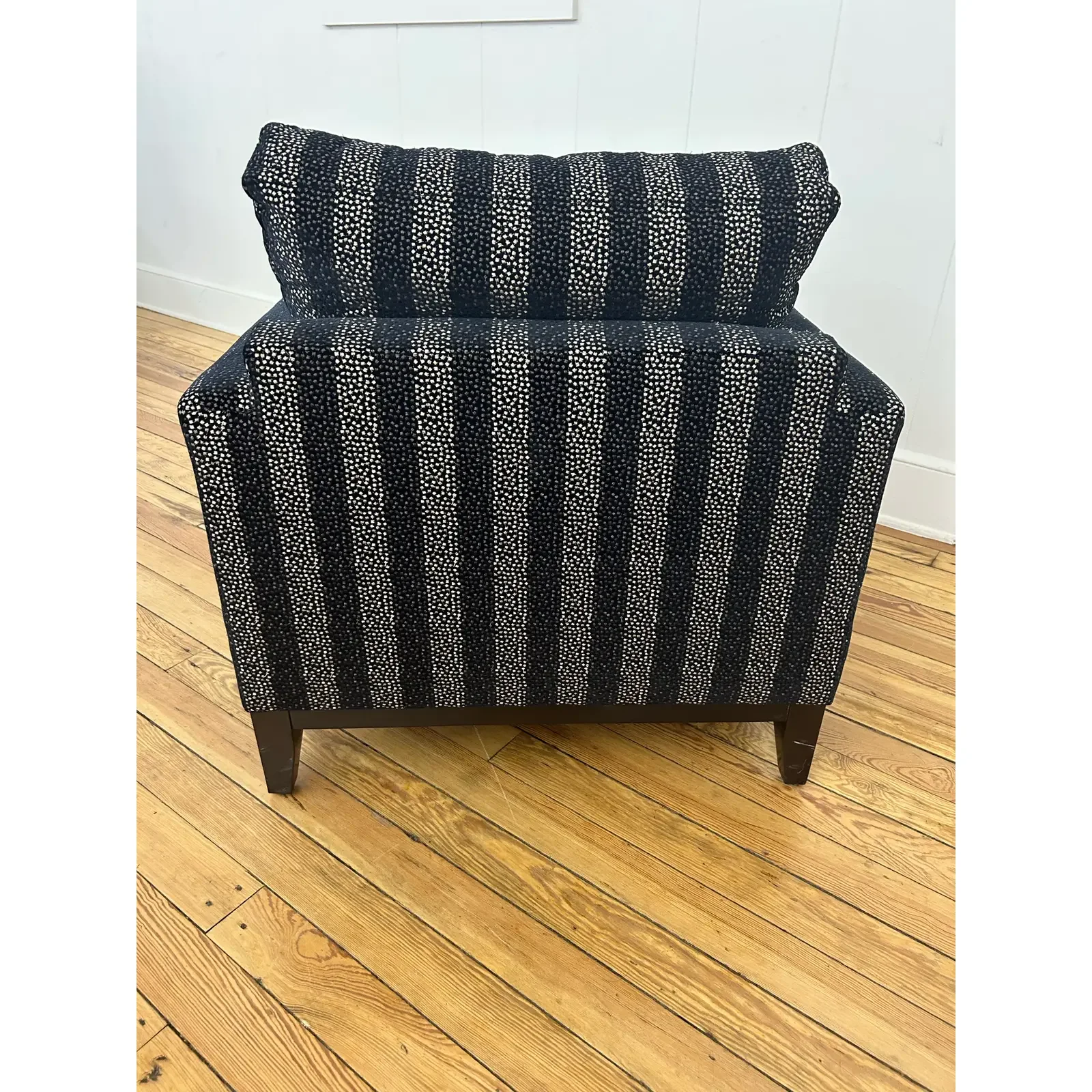 kravet-lorane-chair-upholstered-in-kravet-couture-proximity-noir-maple-base-with-ebony-finish-0157.webp
