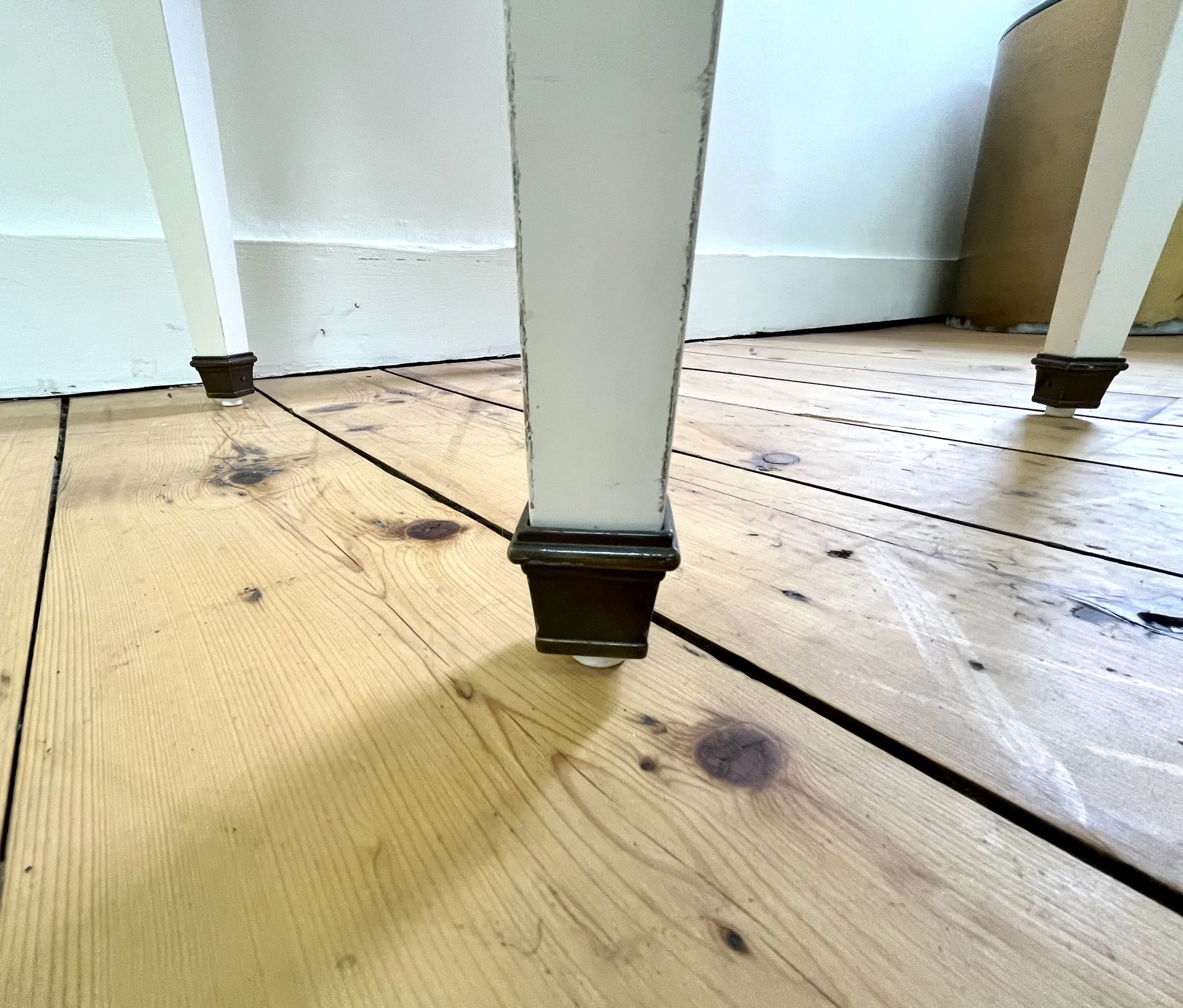 round-marble-top-side-table-leg.jpeg