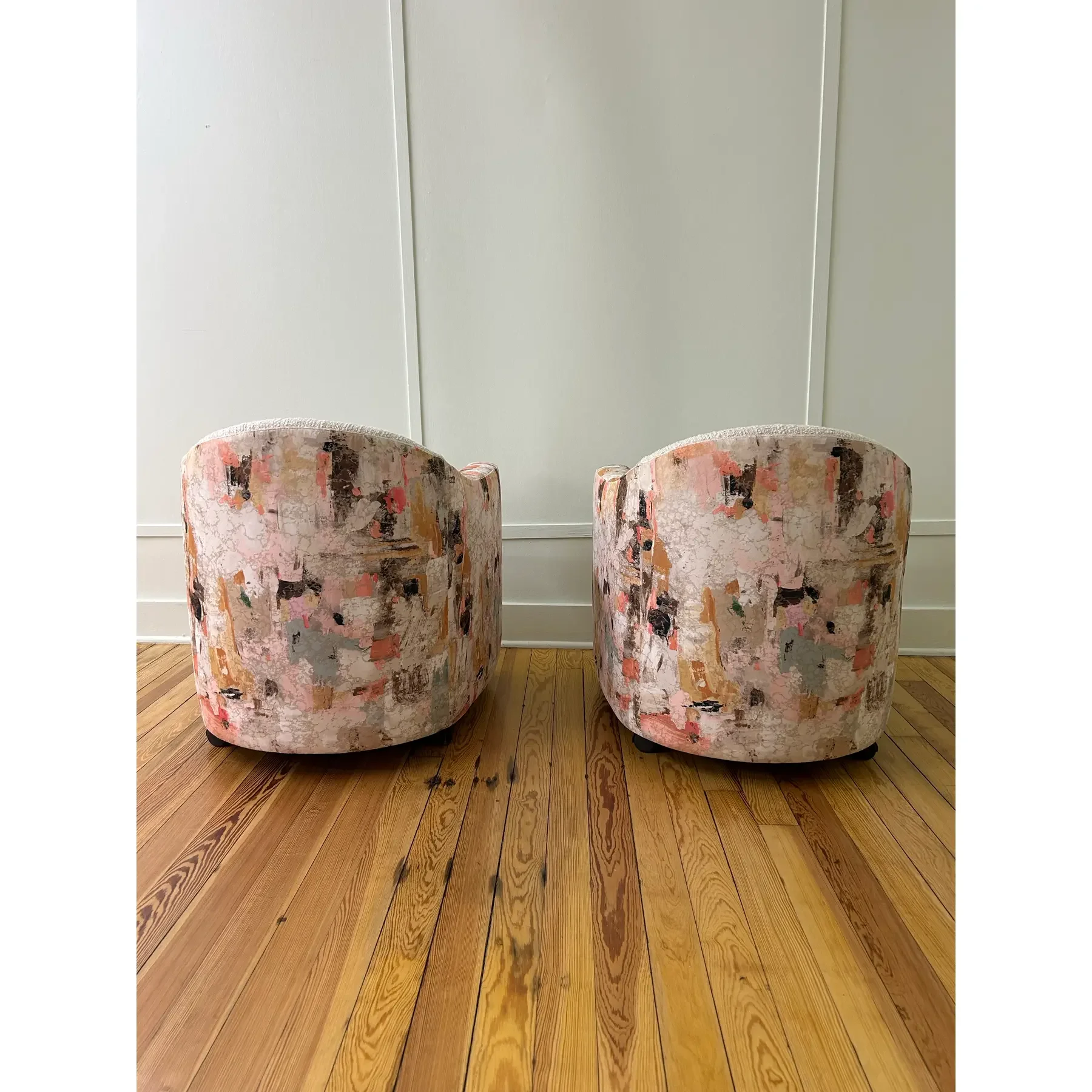 pair-of-1990s-brueton-swivel-chairs-newly-upholstered-in-kravet-chenille-and-fabricut-printed-velvet-8930.webp
