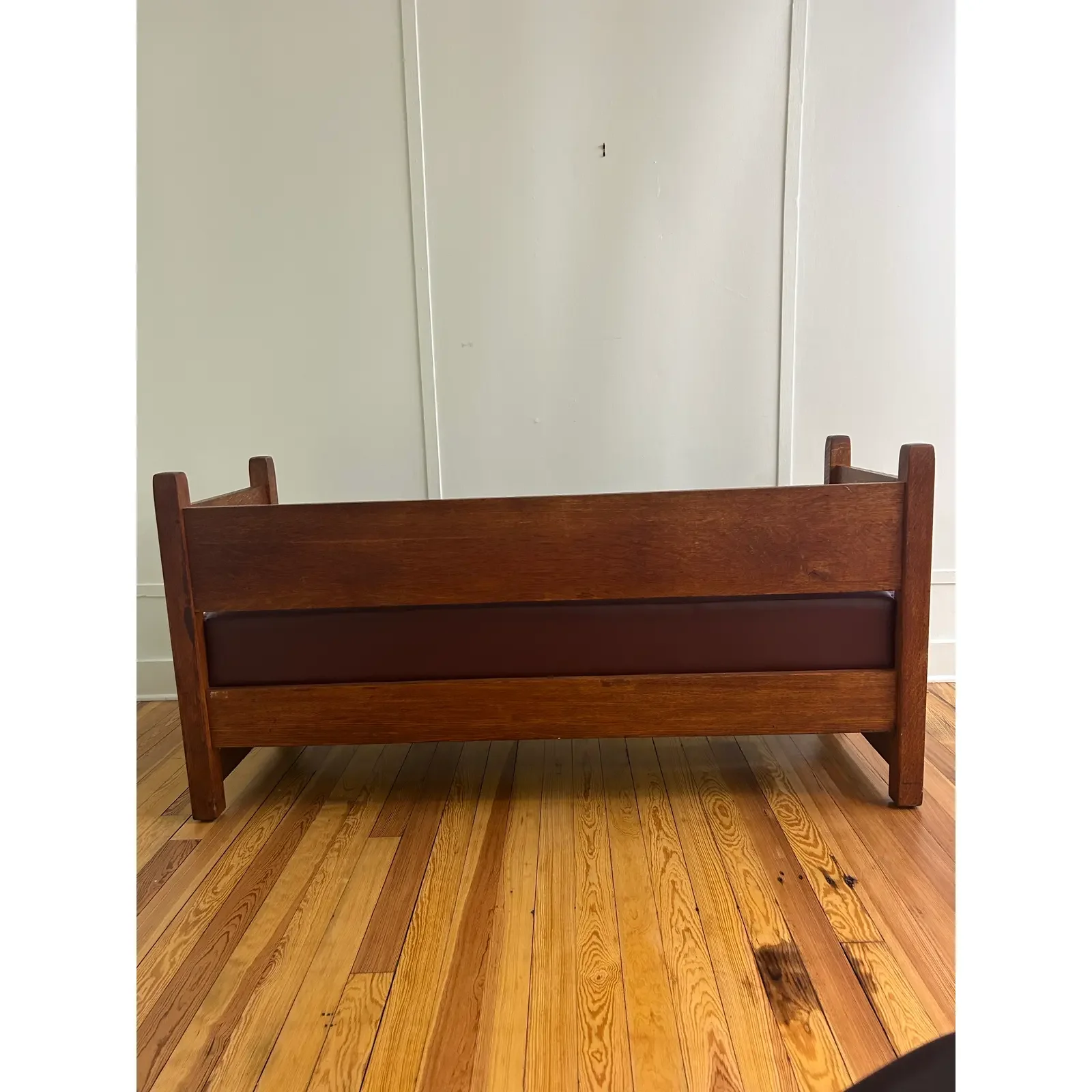 1920s-arts-and-crafts-custom-quality-oak-knock-down-bench-in-the-manner-of-gustav-stickley-back.webp