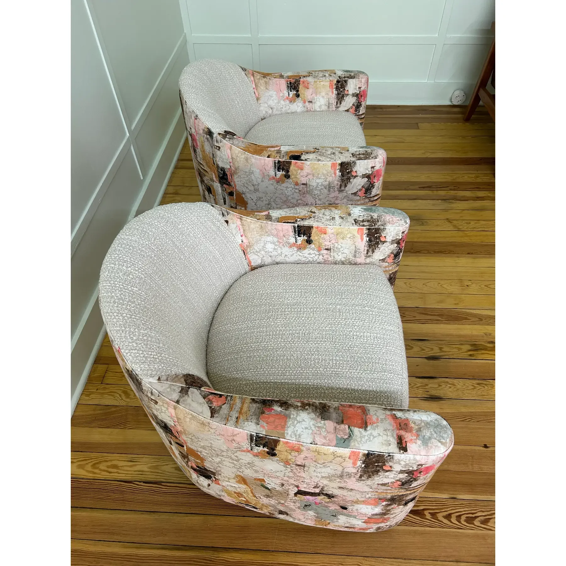 pair-of-1990s-brueton-swivel-chairs-newly-upholstered-in-kravet-chenille-and-fabricut-printed-velvet-3670.webp
