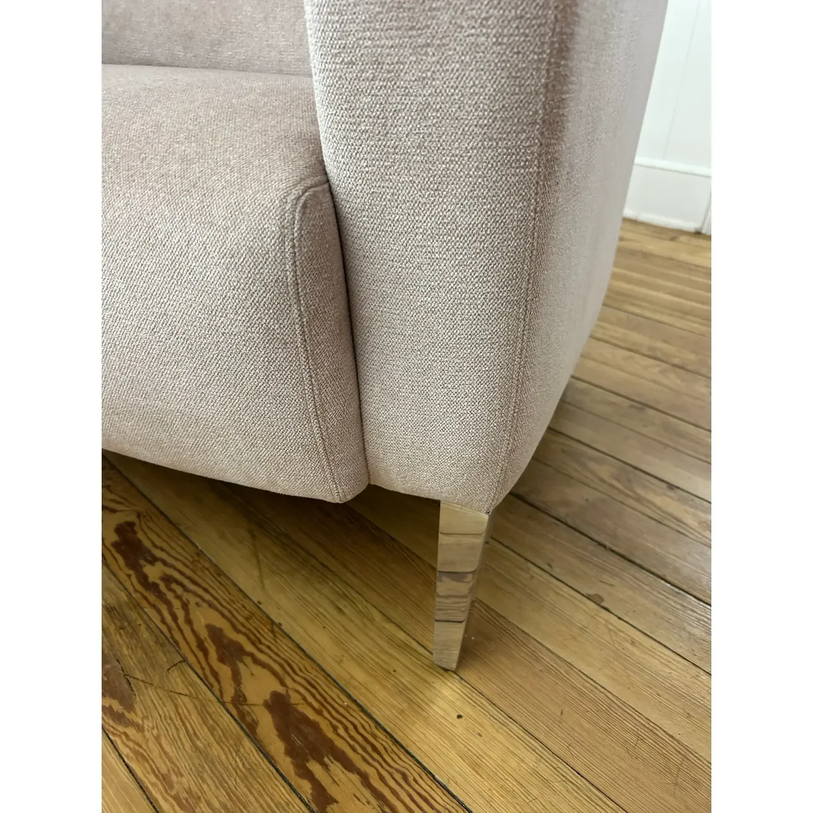 kravet-bilbao-chair-in-simbel-cameo-textured-velvet-with-polished-mirror-legs-0921.webp
