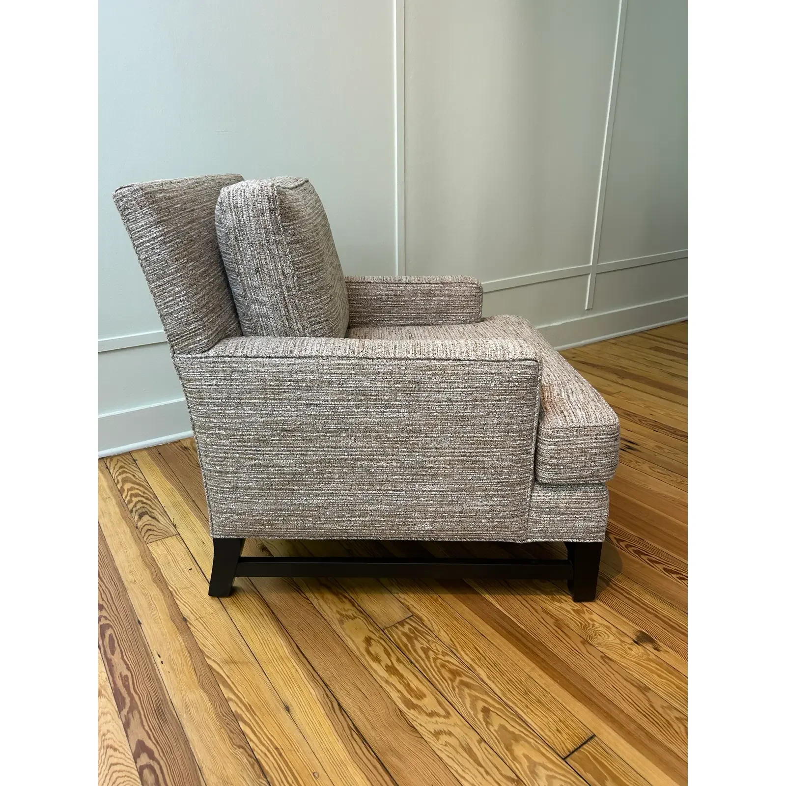 kravet-deep-loose-back-chair-in-antolini-moonglow-velvet-chenille-0252 (1).webp