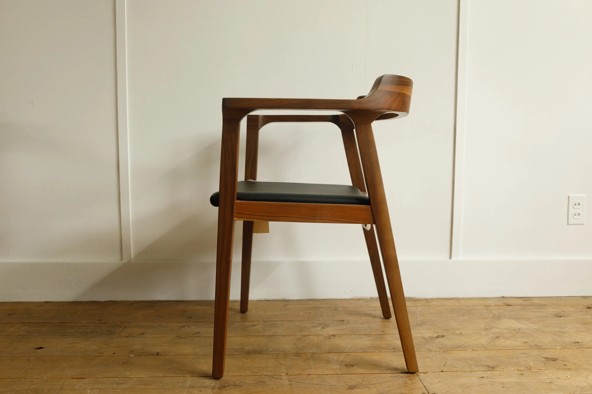 nuevo-caitlan-dining-chair-left-side.jpg