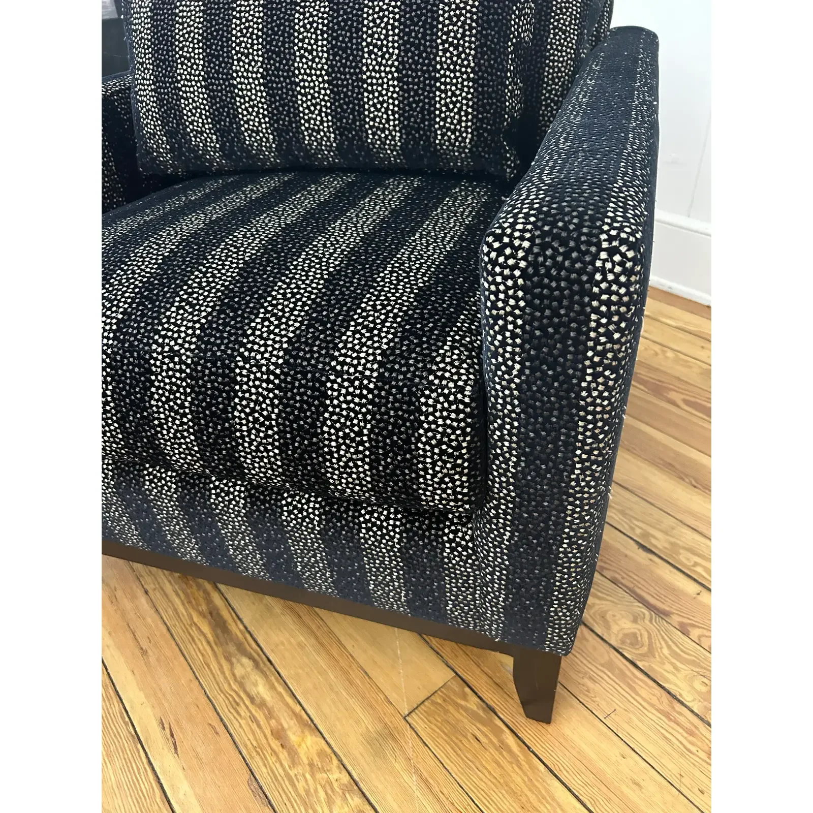 kravet-lorane-chair-upholstered-in-kravet-couture-proximity-noir-maple-base-with-ebony-finish-3626.webp