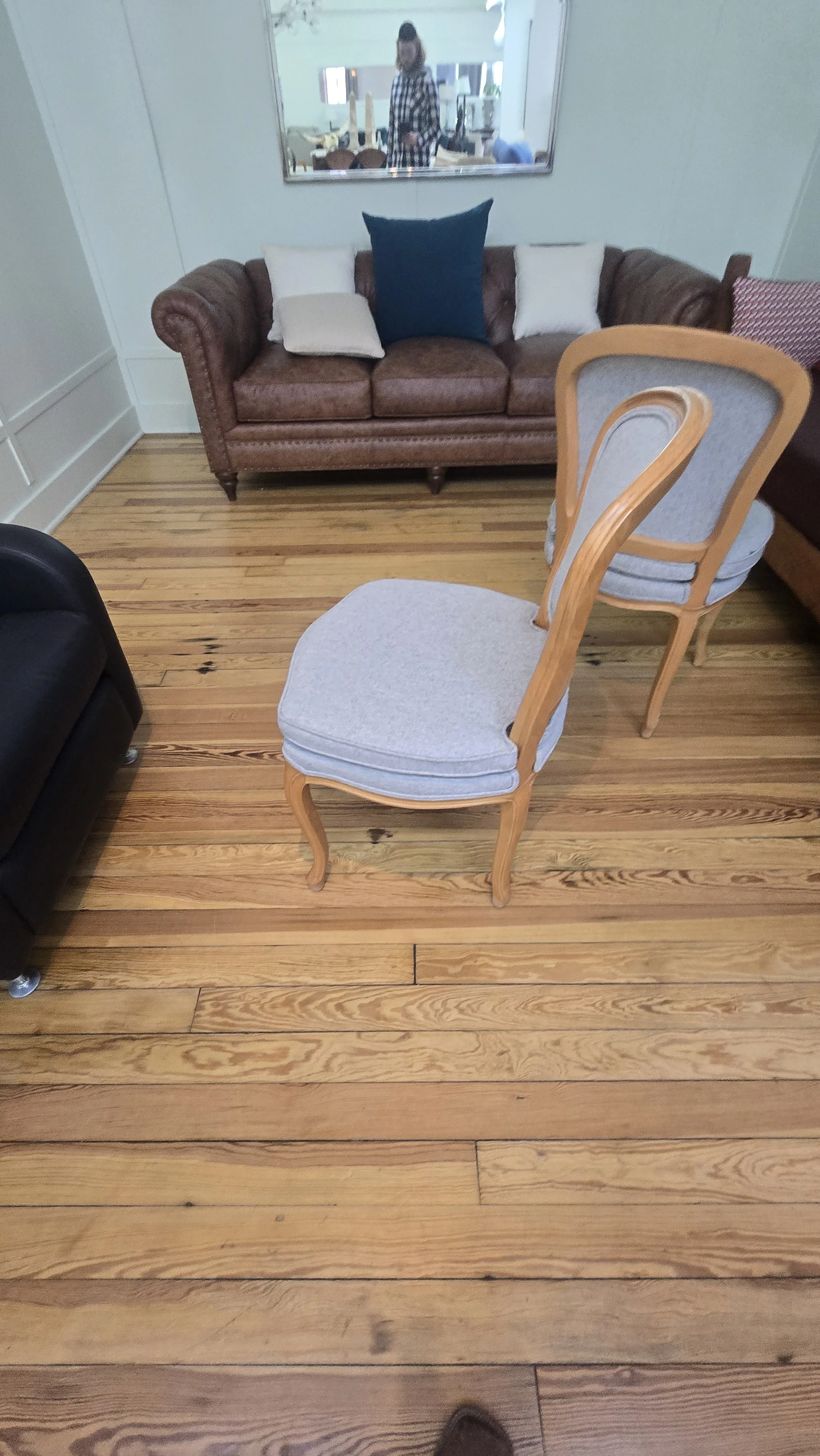 kravet-italian-dining-chair-beige-right-side.jpg