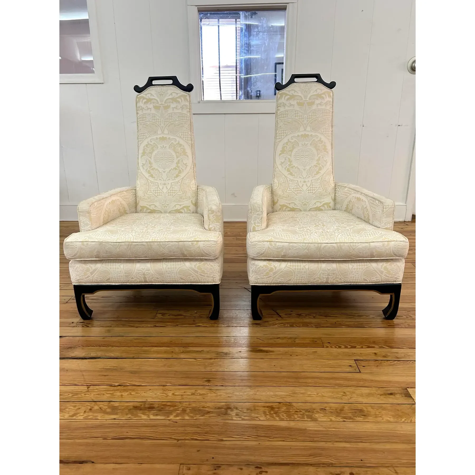 james-mont-style-1960s-throne-chairs-in-excellent-vintage-condition-original-brocade-upholstery-in-excellent-condition-6494 (1).webp