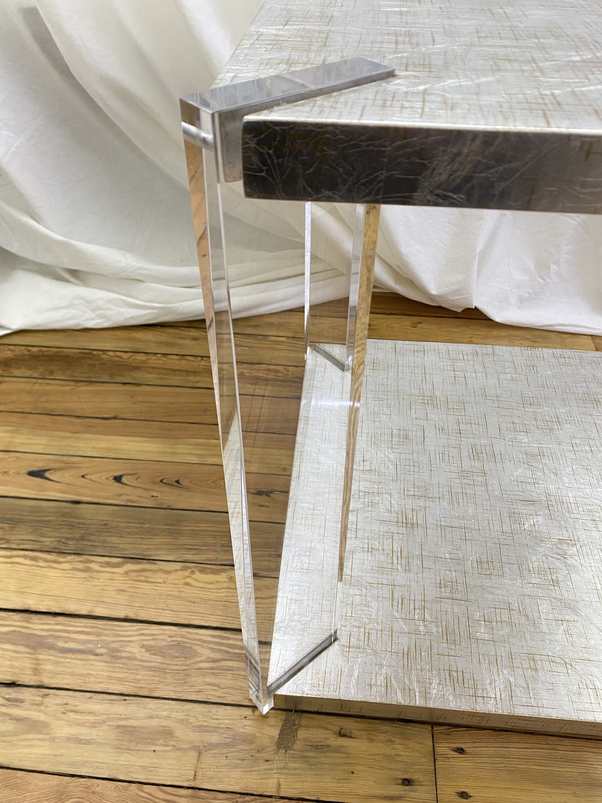 sherrill-lennox-square-end-table-acrylic-detail.jpg