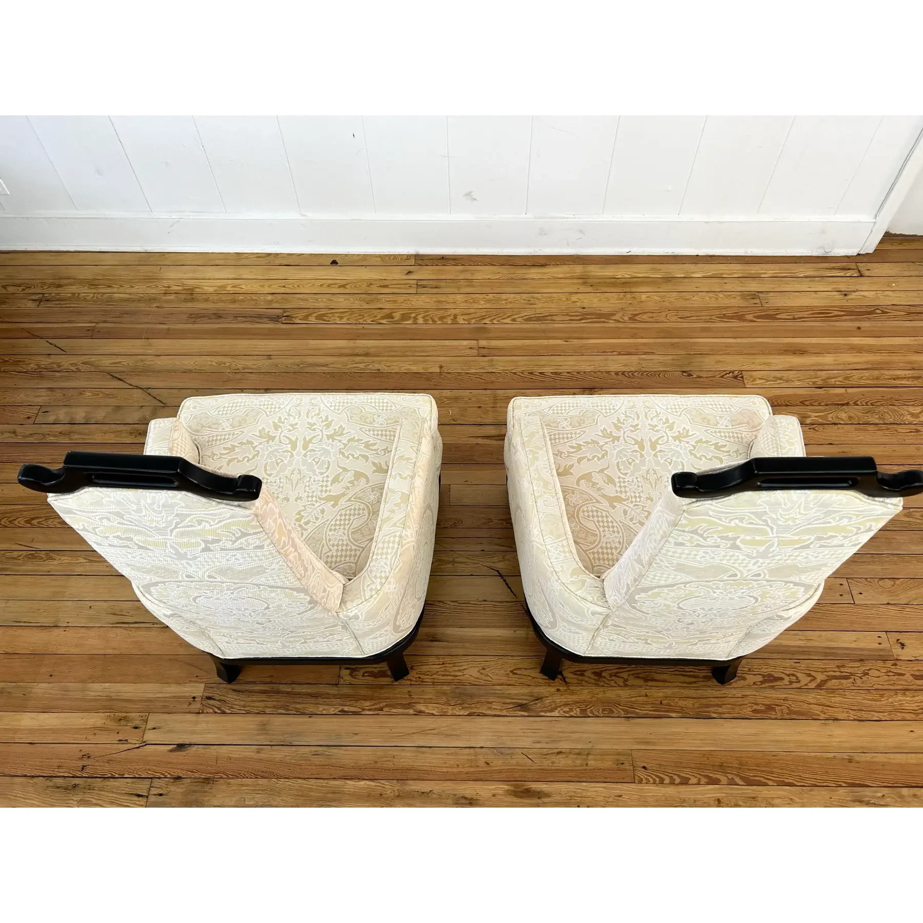 james-mont-style-1960s-throne-chairs-in-excellent-vintage-condition-original-brocade-upholstery-in-excellent-condition-6278 (1).webp